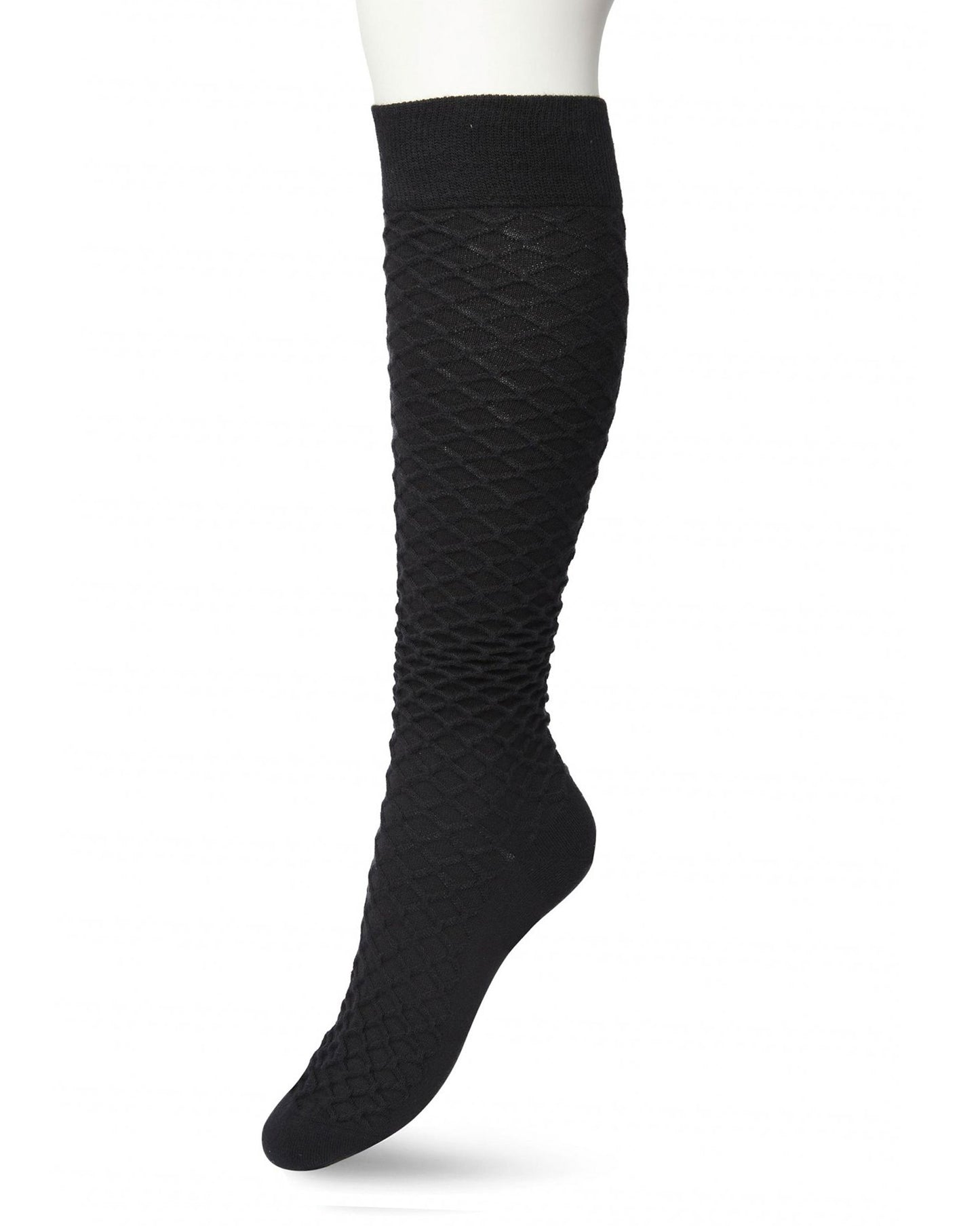 Bonnie Doon BP211506 Cable Knee-highs - Black soft and warm knitted knee-high socks with a criss-cross diamond textured pattern