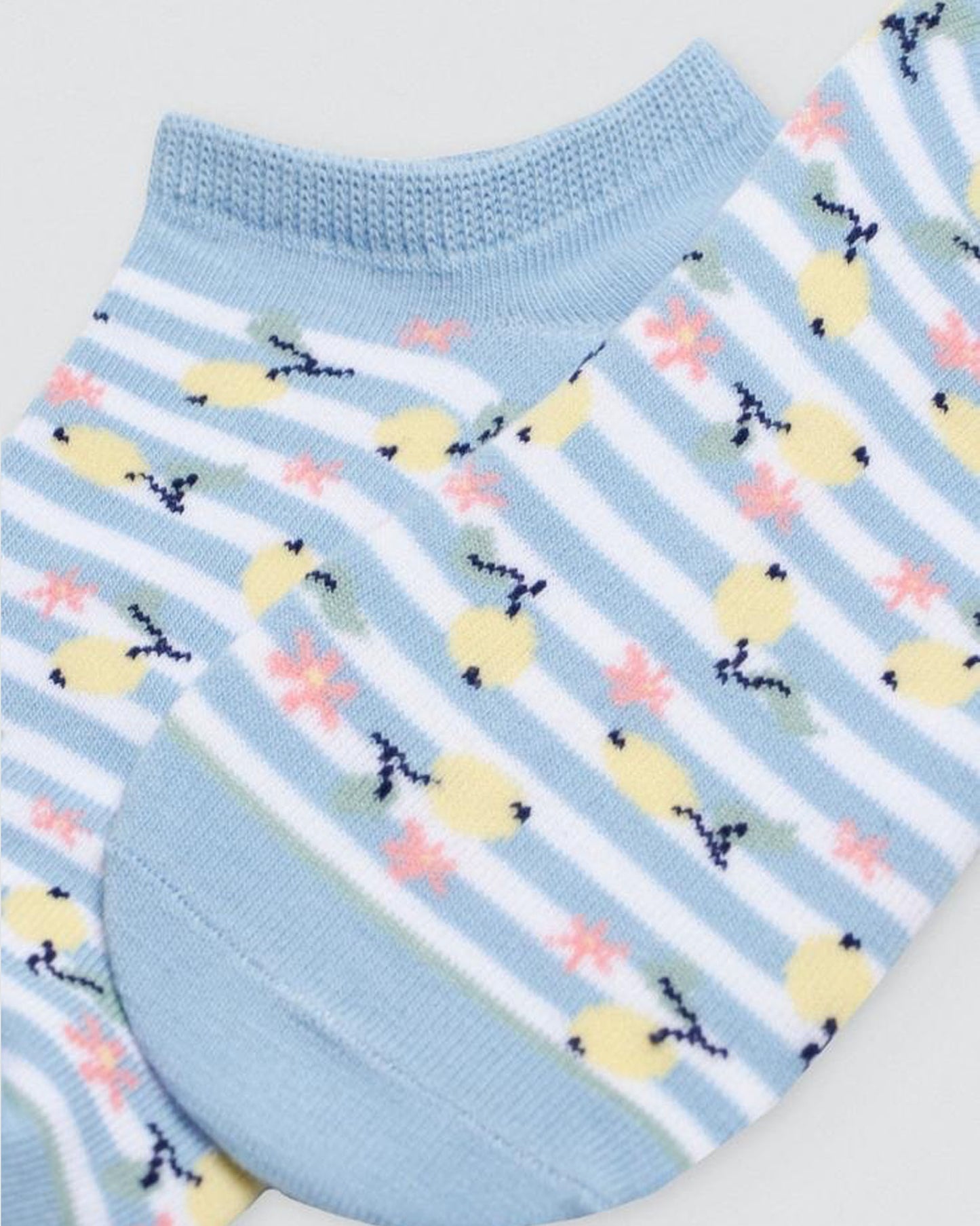 Ysabel Mora Lemon & Stripes Sock - Light blue low ankle cotton socks with white stripes, lemons and flowers pattern. Close up detail.