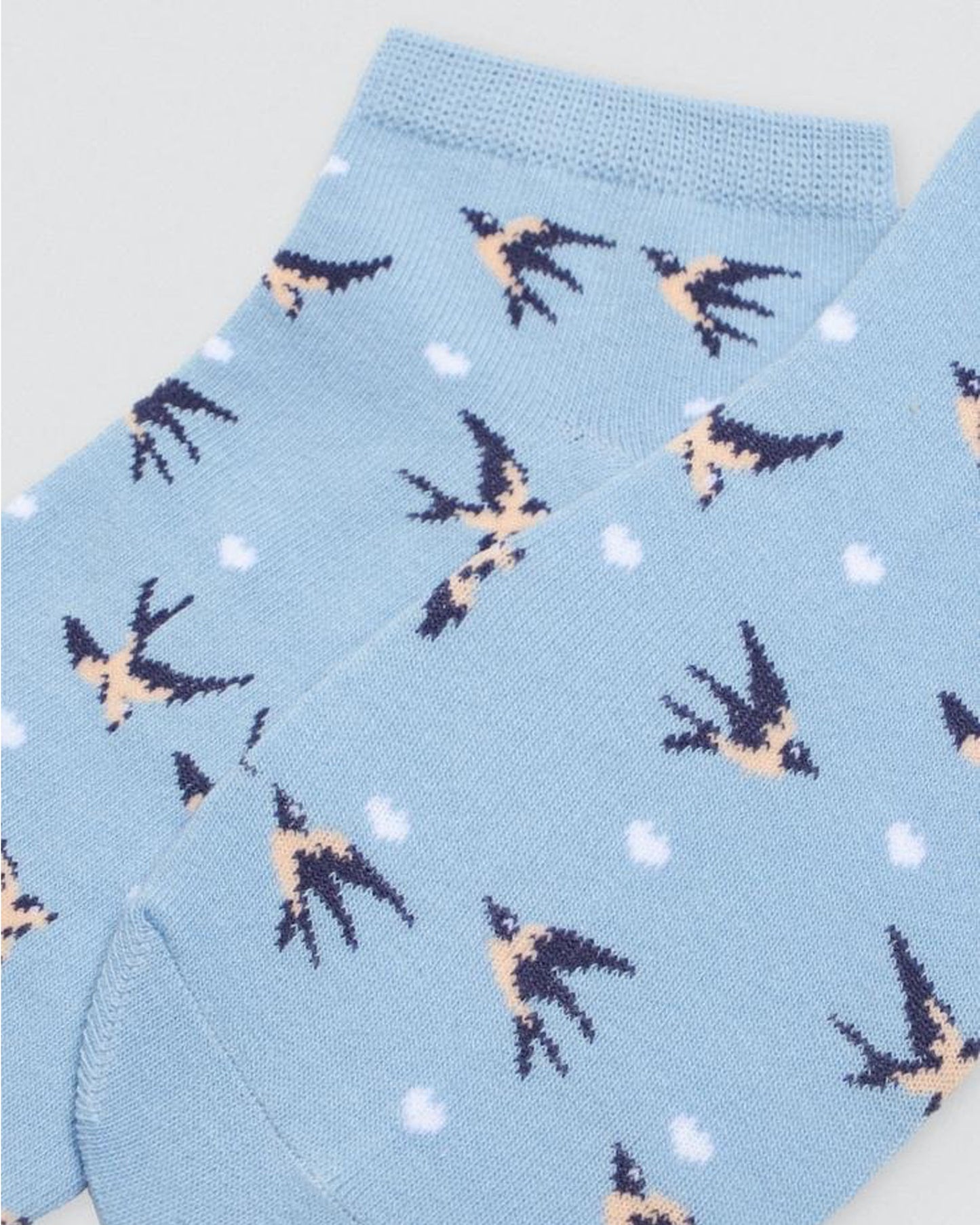 Ysabel Mora 12252 Swallow Sock - Light blue low ankle cotton socks with flying swallow birds and hearts pattern.