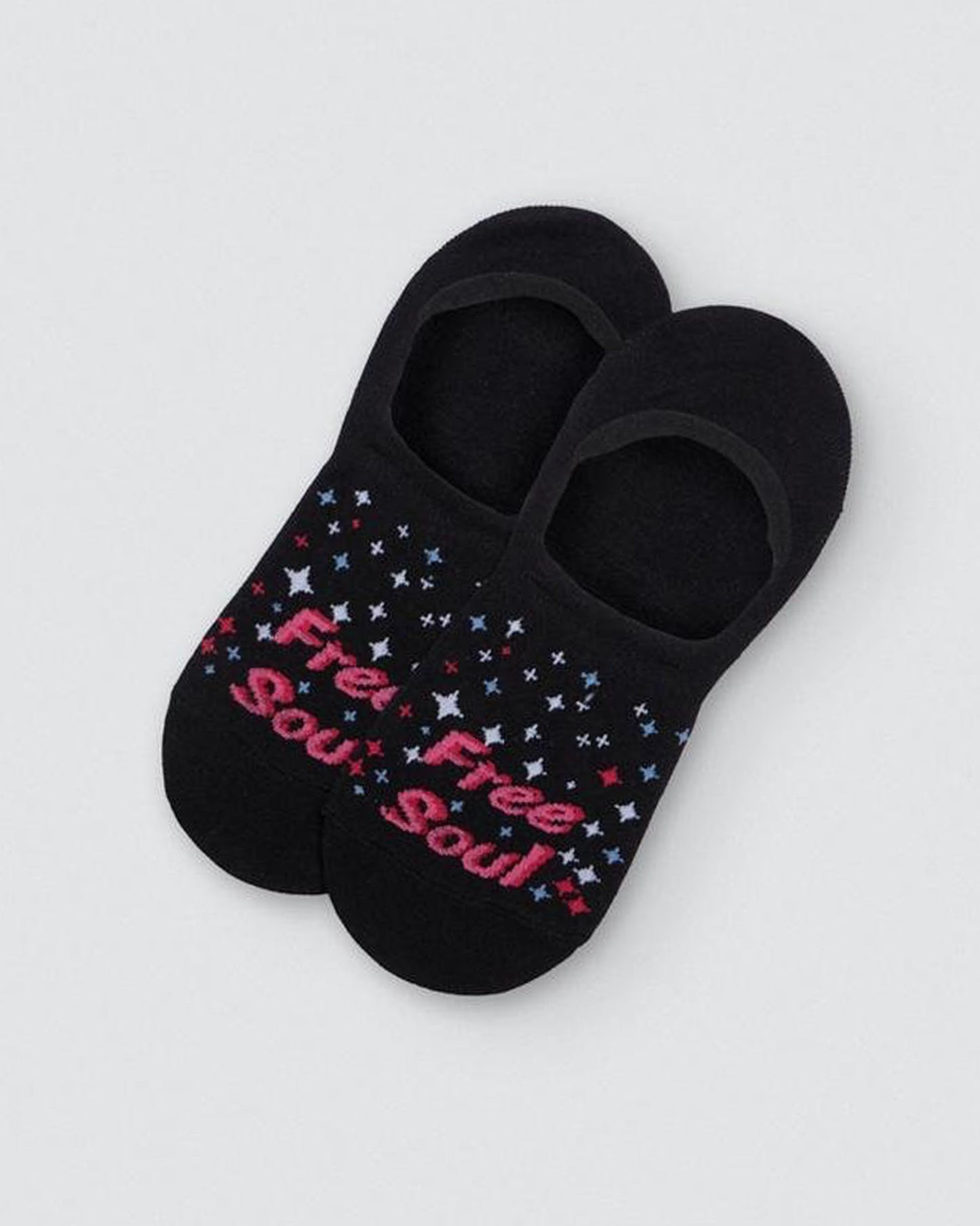 Ysabel Mora Free Soul Shoe Liner - Black cotton no show shoe liner sock with "Free Soul" and stars motif in shades of pink, blue & white and three stripes of silicone on the heel.