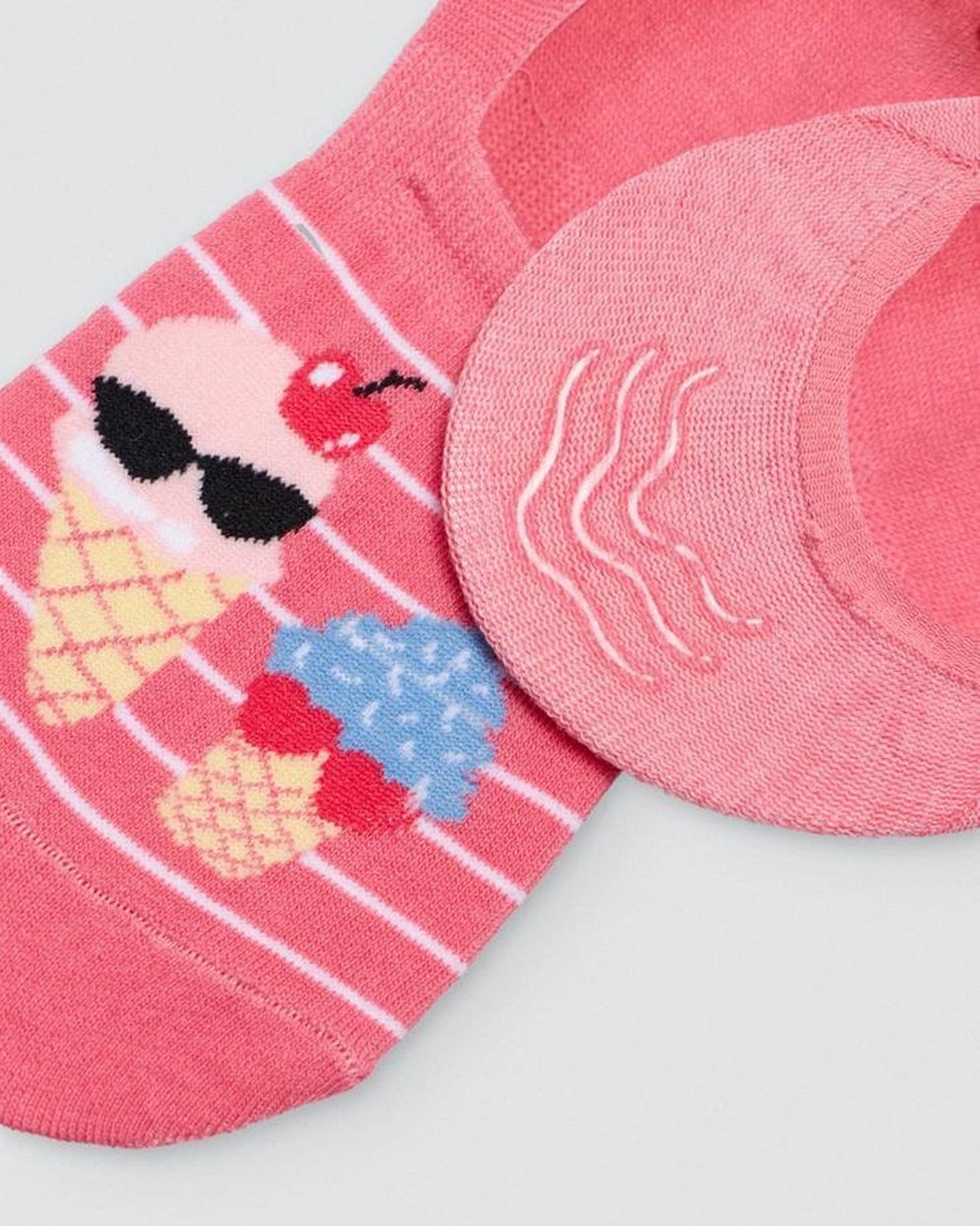 Ysabel Mora 1244 Ice-cream Shoe Liners - Pink cotton no show shoe liner footies with 2 ice-cream cones wearing shades motif on a striped background. Close up detail.