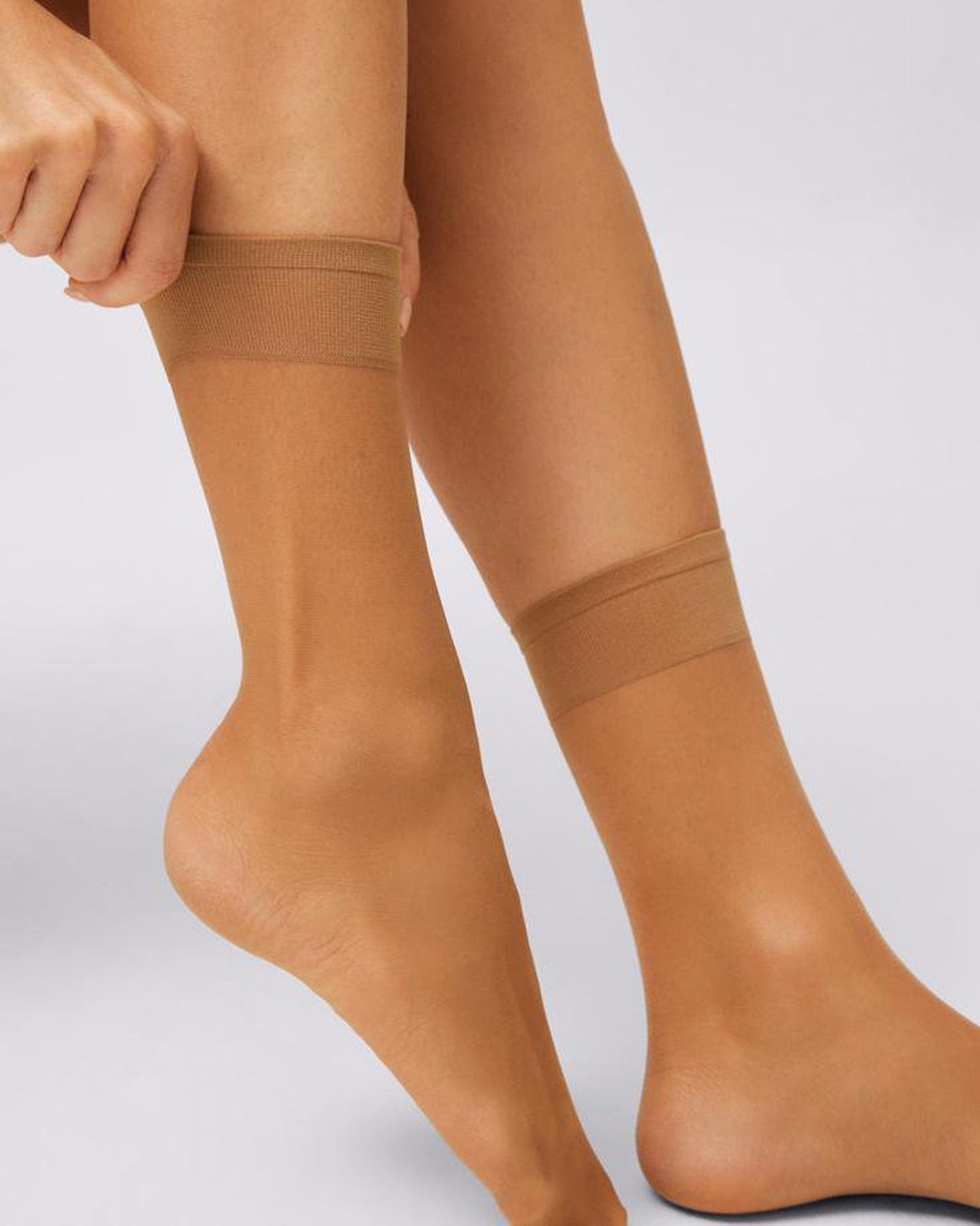 Ysabel Mora 18115 Tobillero 3/4 Sock - Sheer natural tan calf length sock with invisible toe and deep anti-pressure comfort cuff.