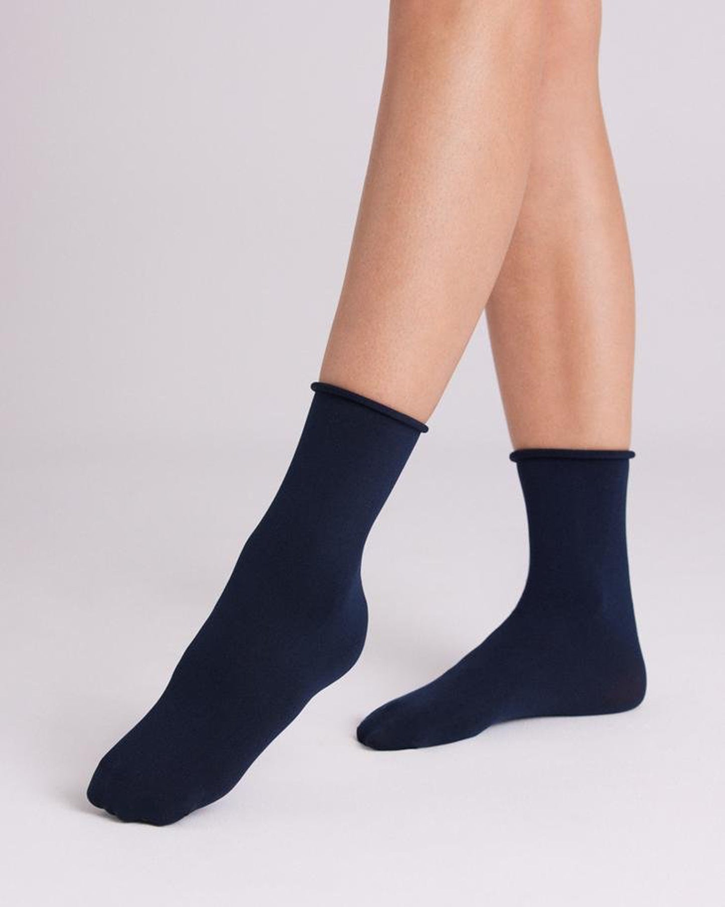 Ysabel Mora - 18124 Tobillero Sin Puno - Navy blue 70 denier matte opaque no cuff ankle socks.