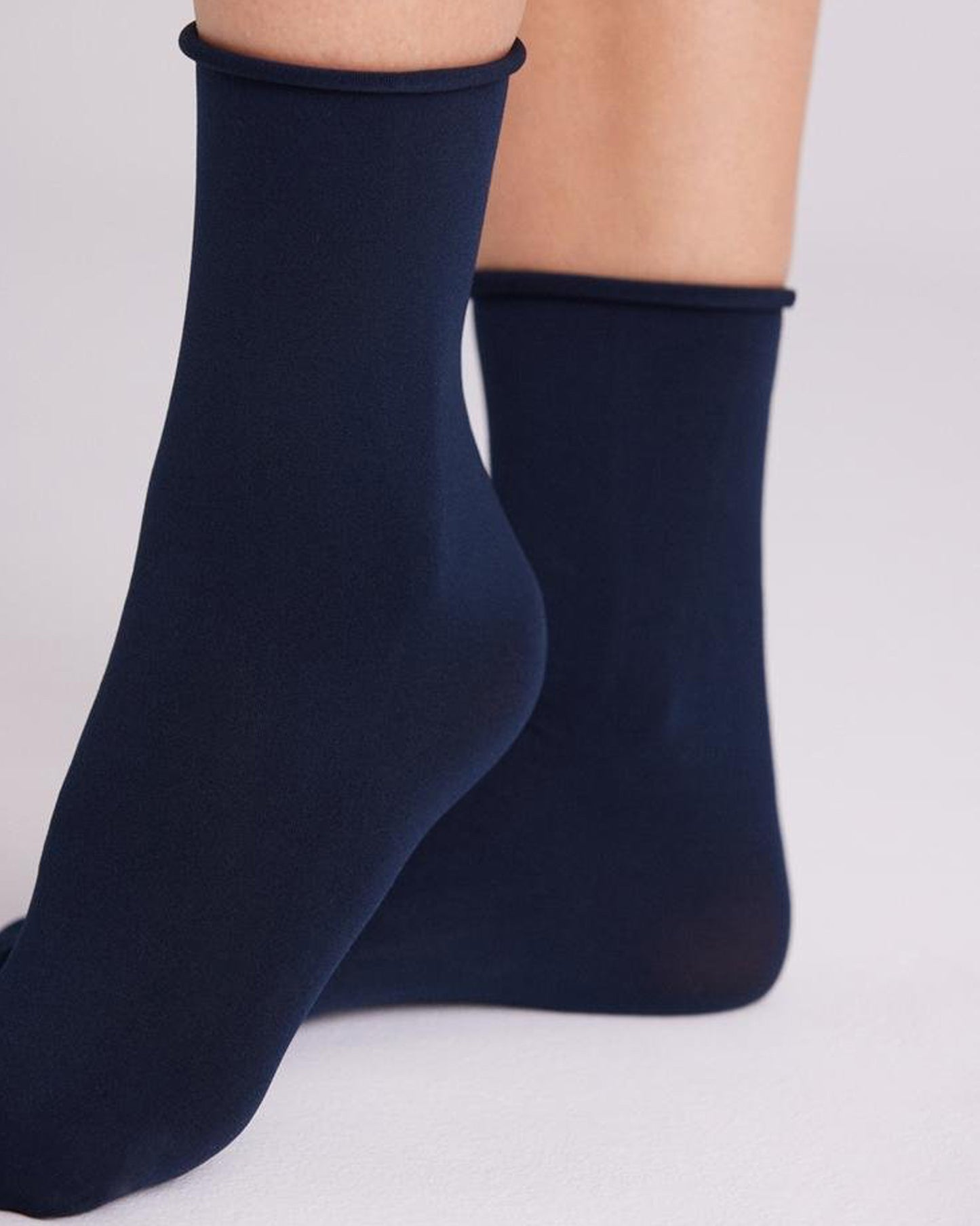 Ysabel Mora - 18124 Tobillero Sin Puno - Navy blue 70 denier matte opaque no cuff ankle socks.