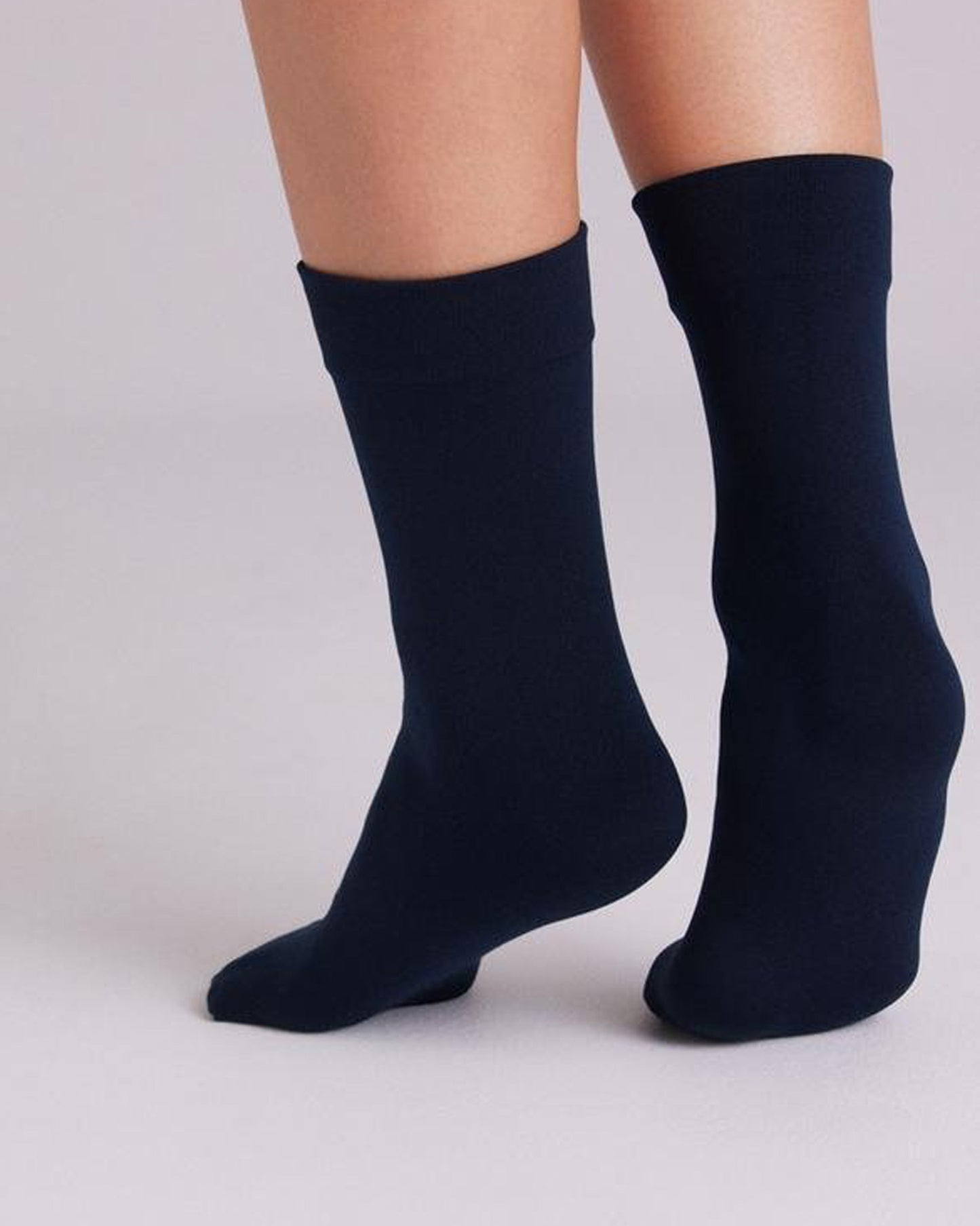 Ysabel Mora - 18841 Thermal Ankle socks. Navy fleece lined socks perfect for the cold Winter weather. Back view.
