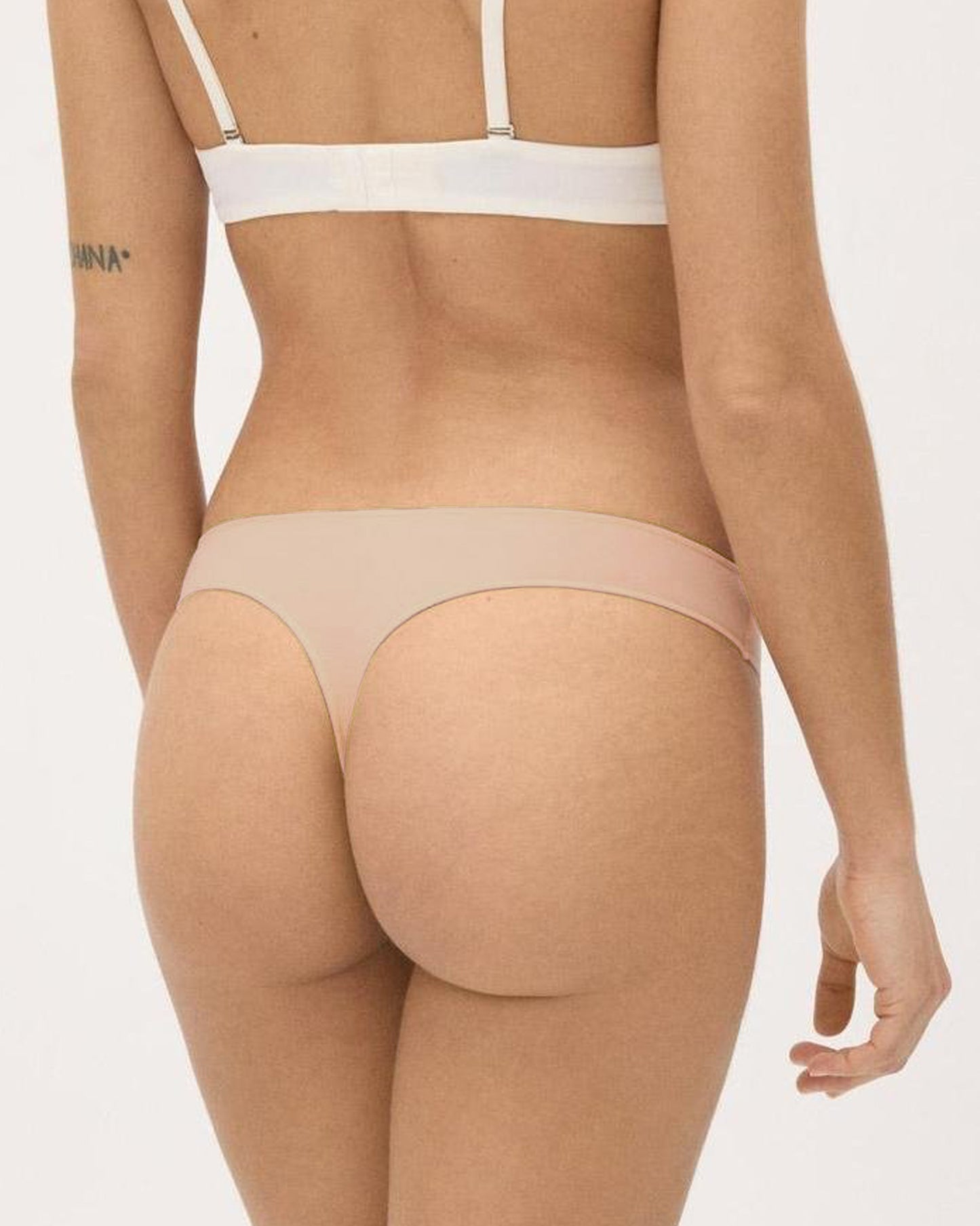Nude Soft and comfortable low rise thong made with anti-allergic cotton.
High adaptability with elastane, this thong is slim with hand re-meshed non-marking seams. Back view.
