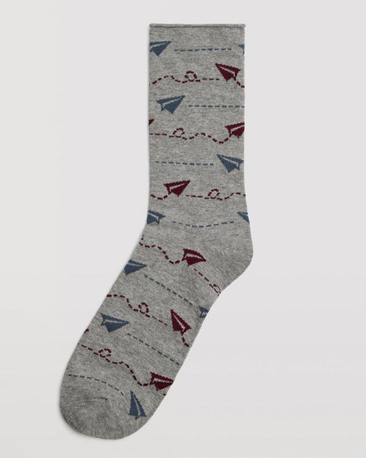 Ysabel Mora 22881 Paper Planes Sock - Light grey men's cotton mix crew length ankle socks with flying paper plains pattern in wine and denim blue and no cuff comfort cuff.