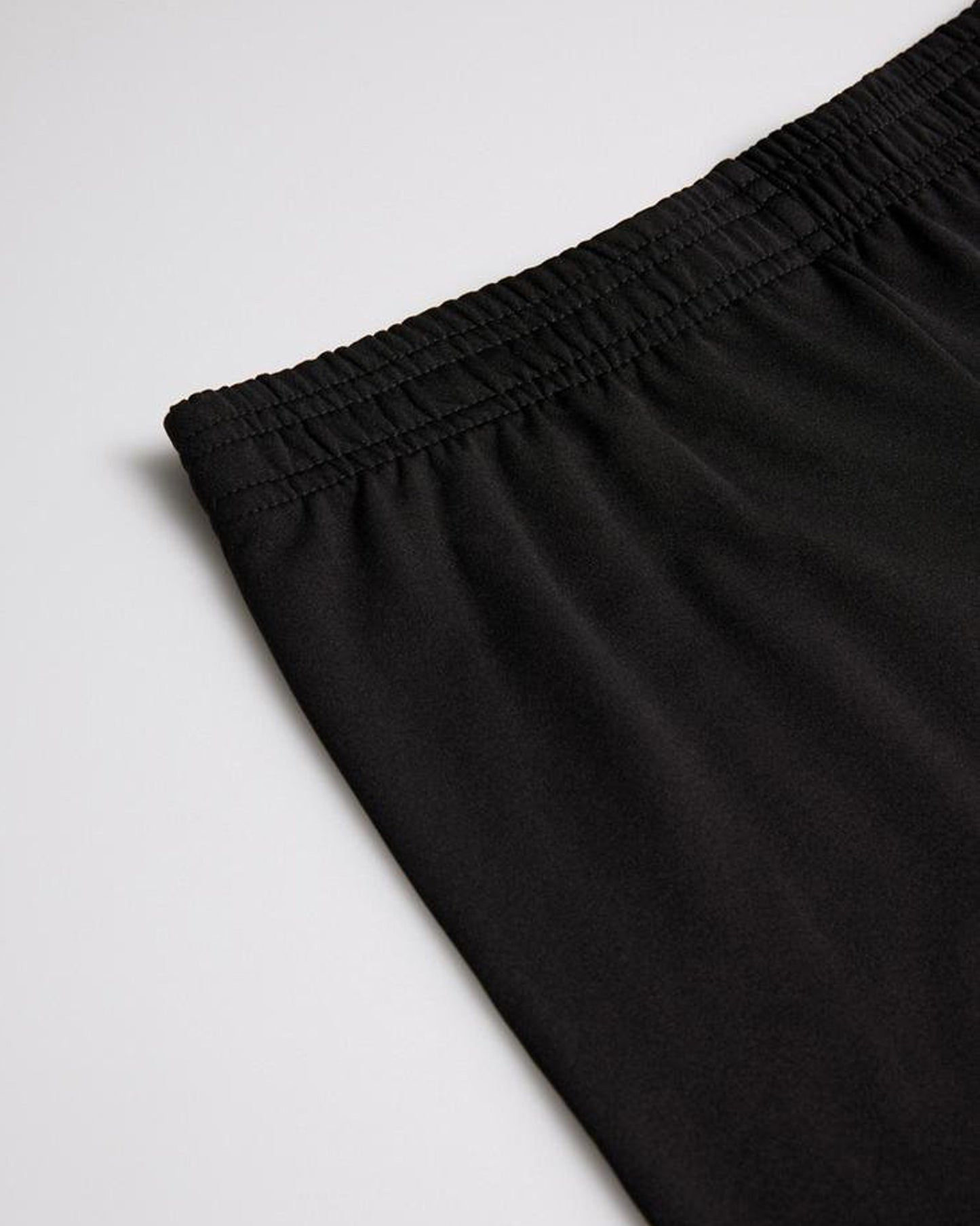 Ysabel Mora 70203 Thermal Leggings - Black fleece lined warm Winter leggings, close up of waist band.