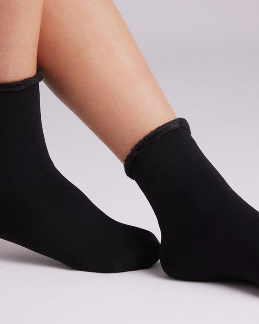 Cosy and warm black thermal socks with a fluffy and soft fleece lining and no cuff roll top.