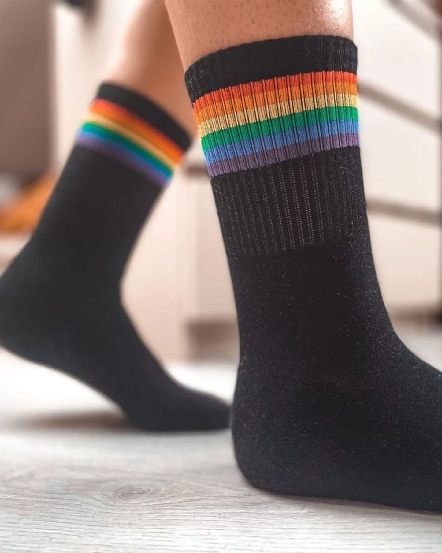 Calzitaly Rainbow Cotton Sock - White cotton ankle socks with a cushioned sole, ribbed rainbow sports style striped cuff, perfect for LGBTQ+ Gay Pride (Close up detail)