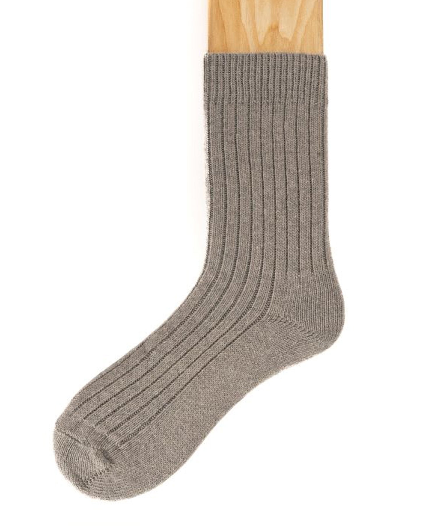Chunky light grey coloured ribbed knitted wool mix ankle socks with plain sole and a fleck throughout. Made in Ireland by Connemara Socks.