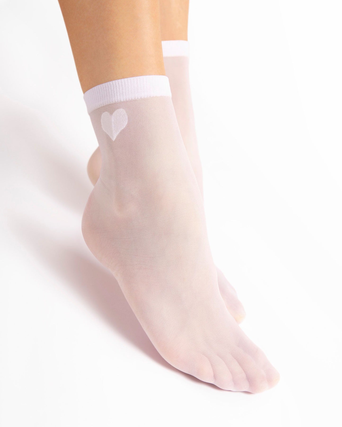 Fiore Cupido 20 Den - Plain sheer white fashion ankle socks with a small woven heart motif on the outside ankle.
