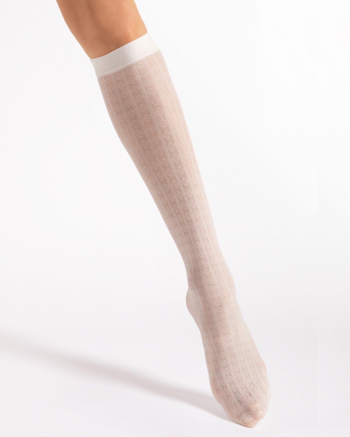 Fiore Diamond Crush 30 Den - Off white semi-sheer micro mesh fashion knee-high socks with a vertical stripe and linear diamond style pattern and plain elasticated cuff.