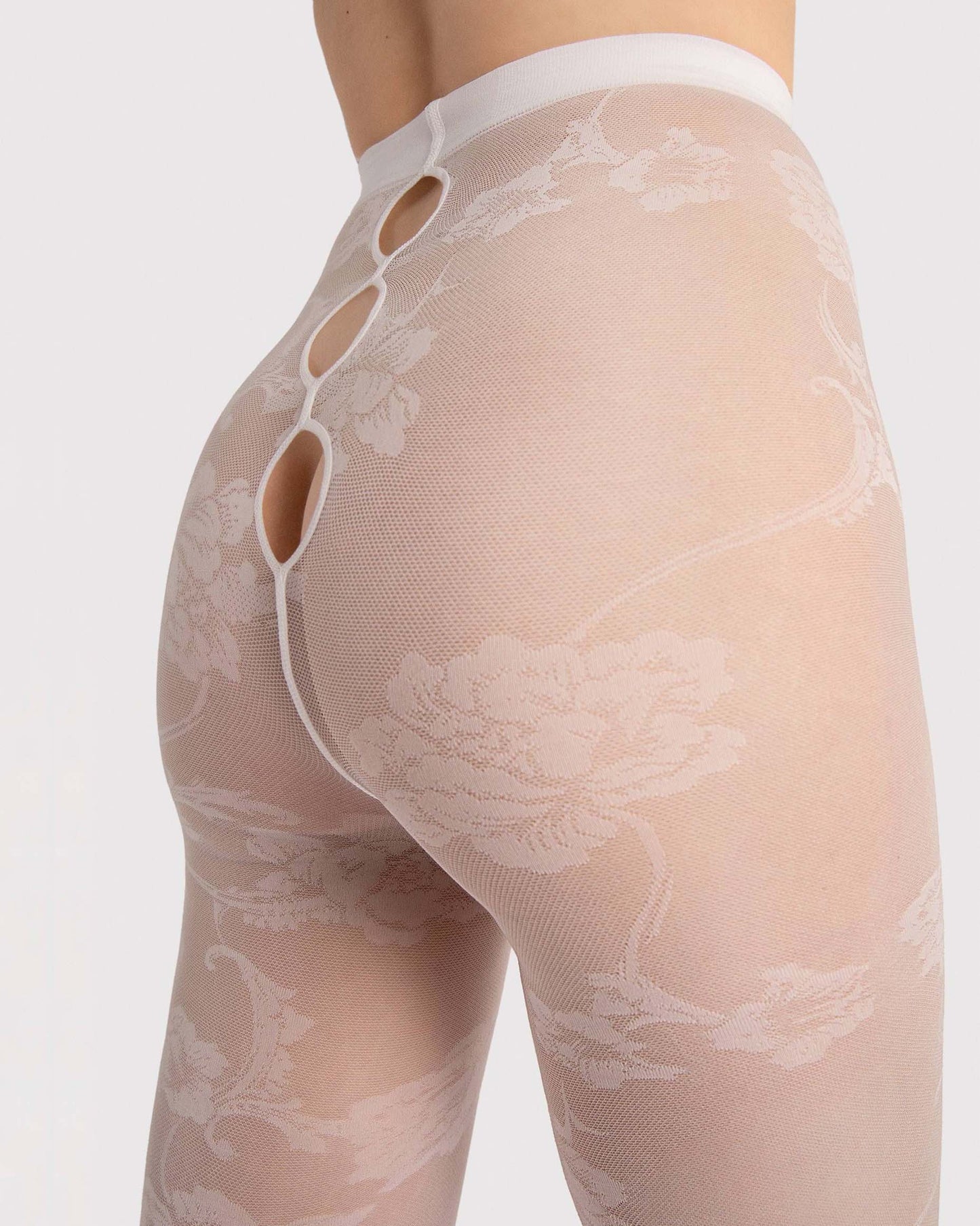 Fiore Wild Dream 30 Den - Sheer ivory floral lace patterned tights with an open buttoned effect rear seam. Close up detail.