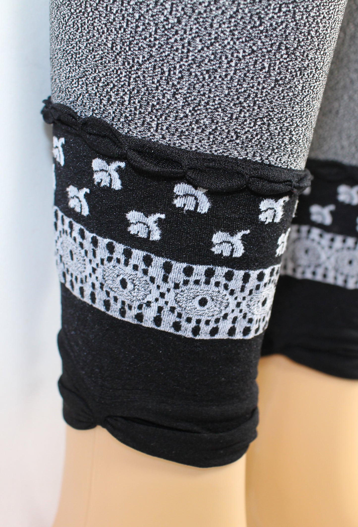 Omsa Peppermint Pantacollant - Soft ultra opaque kid's footless tights with an all over grey, white and black fleck effect and deep embroidered cuff with a woven floral lace and flower pattern and ruched cuff.
