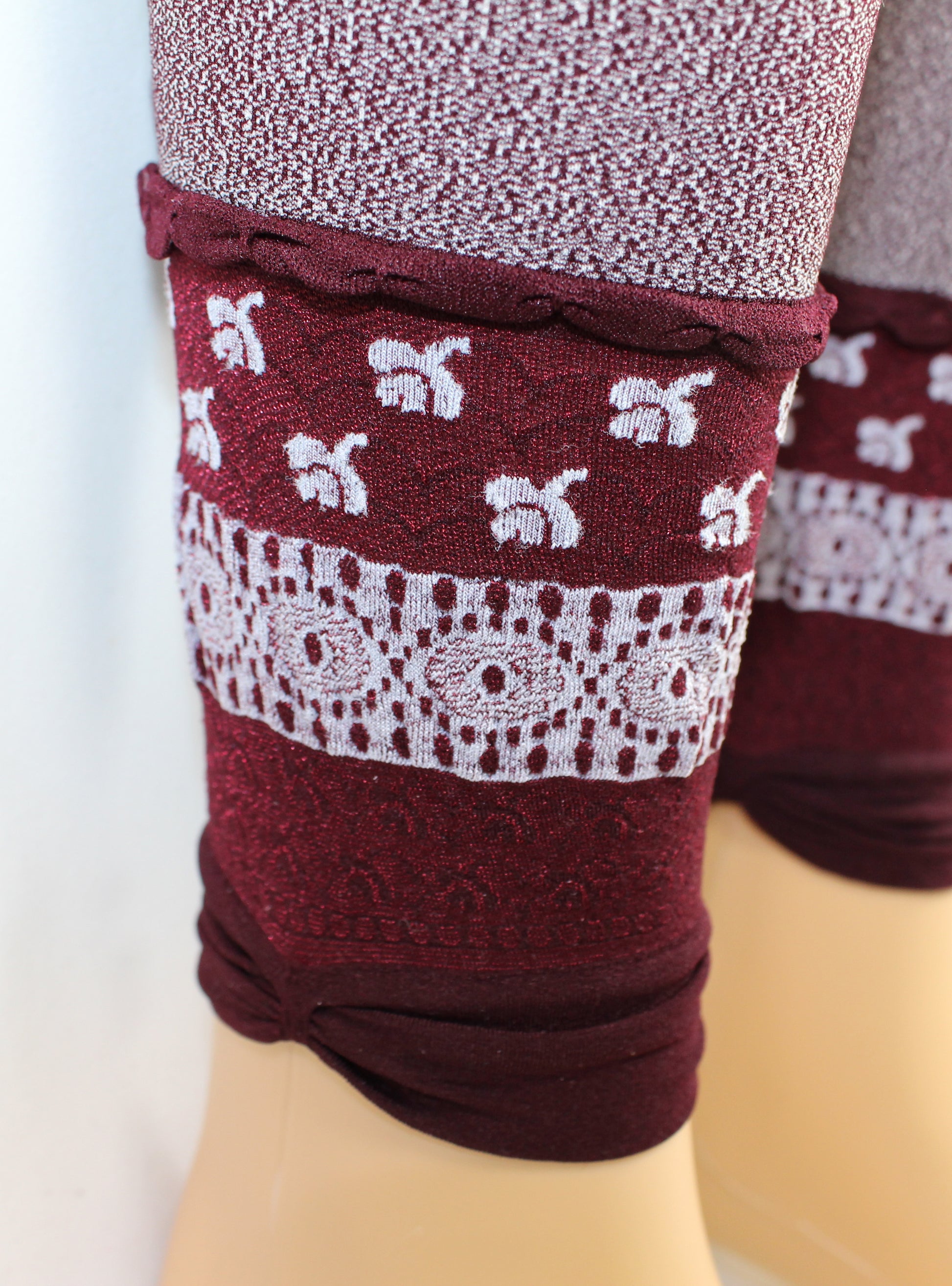 Omsa Peppermint Pantacollant - Soft ultra opaque kid's footless tights with an all over burgundy, wine and white fleck effect and deep embroidered cuff with a woven floral lace and flower pattern and ruched cuff.