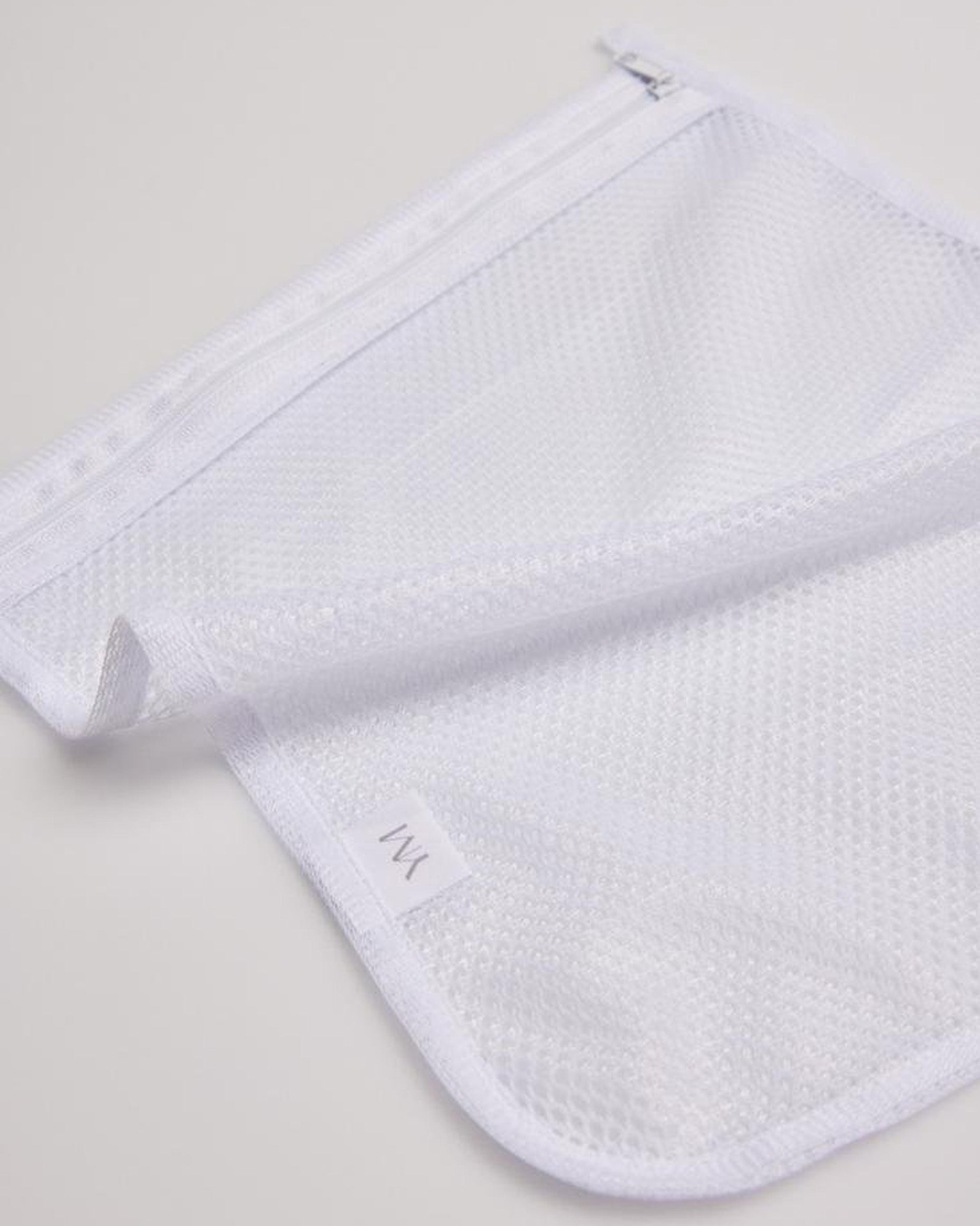 Ysabel Mora 10104 Wash Bag - white mesh laundry bag for washing machine