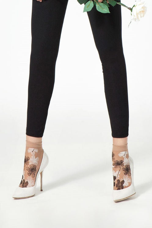 Omsa 3591 Share Calzino - Sheer nude fashion ankle socks with white and black floral print pattern.