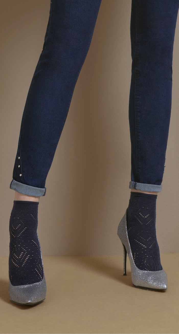 Omsa Melody Calzino - Navy light cotton mix fashion ankle socks with an openwork diamond shape geometric pattern and plain comfort cuff.