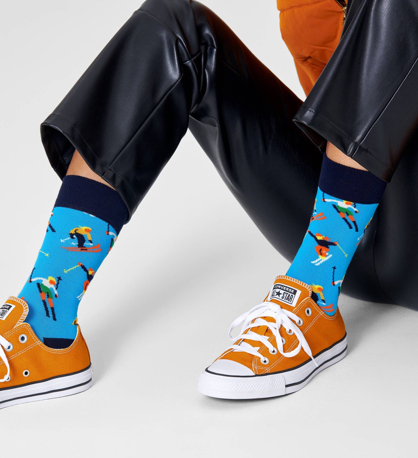 Happy Socks SKI01-6300 Skiing Sock - Sky blue cotton ankle socks with multicoloured jumping skiers, dark navy cuff and toe. Perfect Christmas gift.