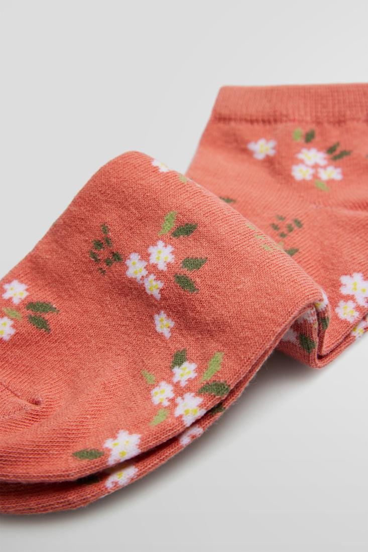Ysabel Mora 12862 Flowers & Lemons Socks 2 Pack -Two pack of low quarter high ankle socks, one pair has a small floral and leaf pattern and the other has lemons, leaves and flowers pattern.