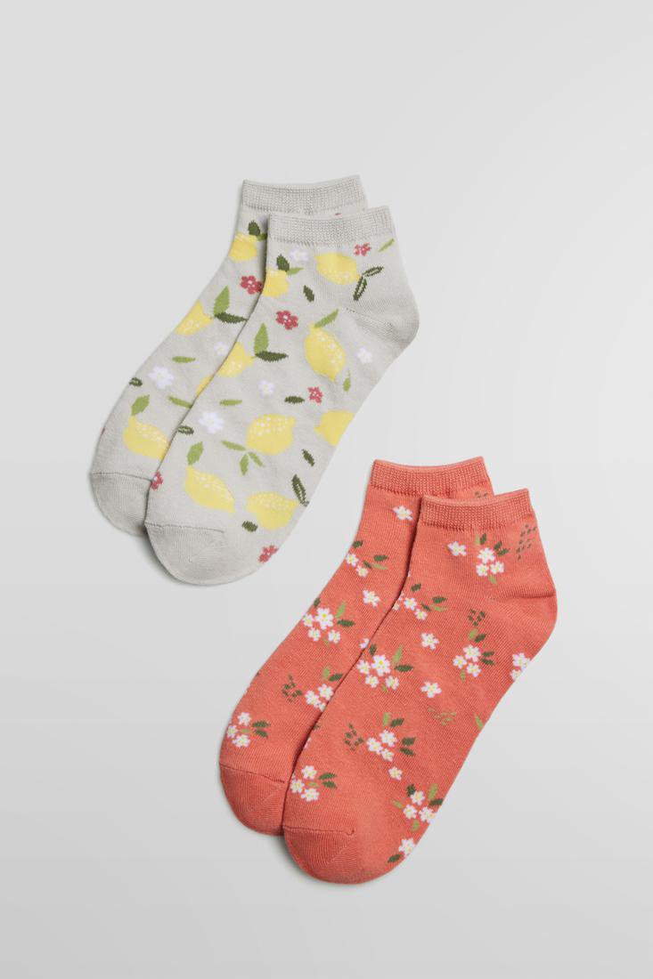 Ysabel Mora 12862 Flowers & Lemons Socks 2 Pack -Two pack of low quarter high ankle socks, one pair has a small floral and leaf pattern and the other has lemons, leaves and flowers pattern.