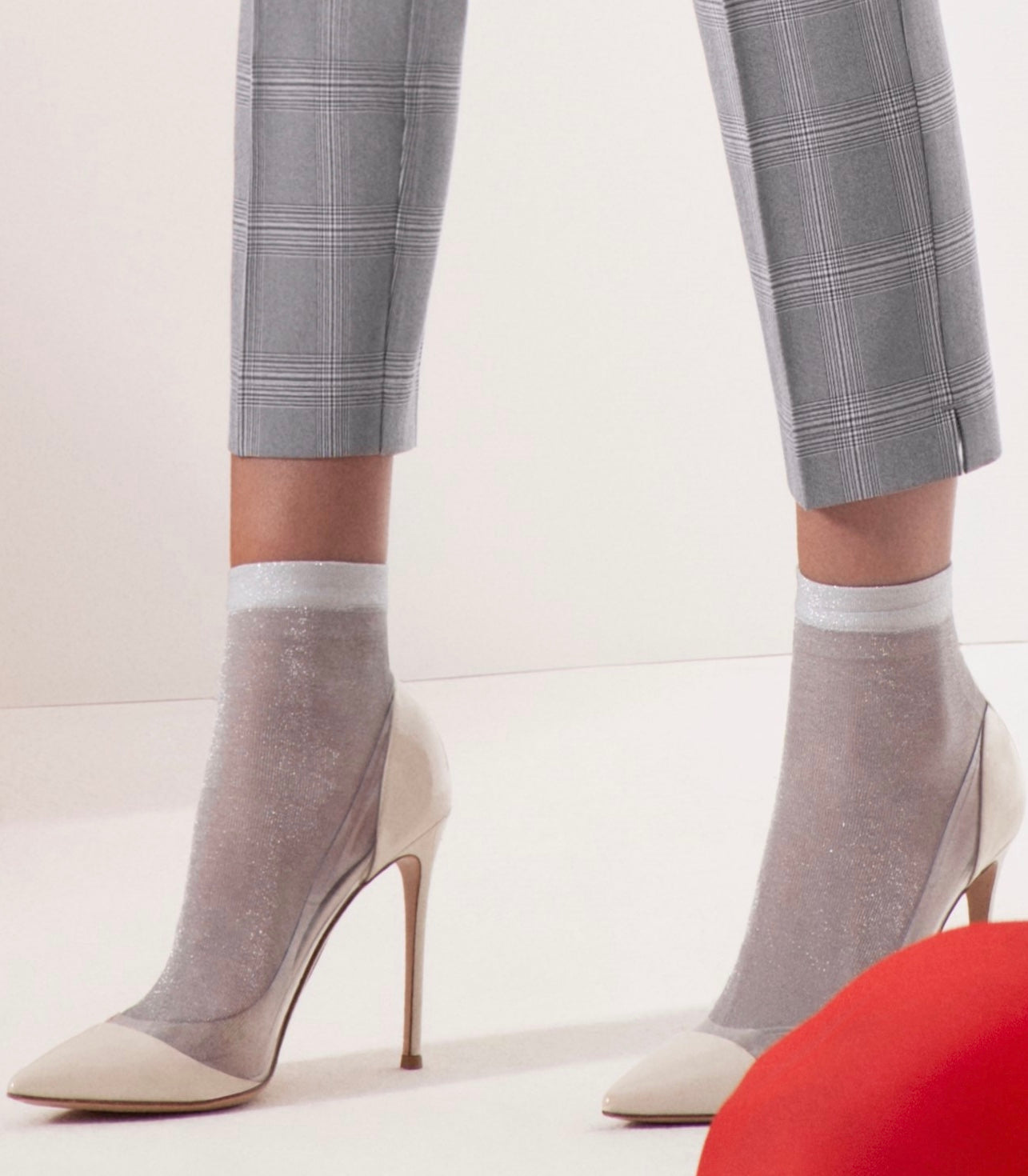 Omsa 3595 Lam̩ Calzino - Sparkly glitter fashion ankle socks in silver and black.