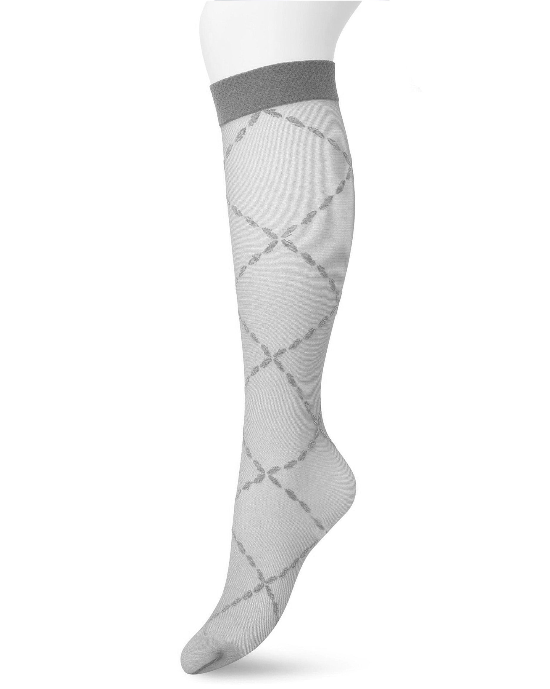 Bonnie Doon BP211504 Lozenge Knee-Highs Black Iris - Light grey (castlerock) sheer fashion knee-high socks with a woven criss-cross chain style diamond pattern and plain comfort cuff.