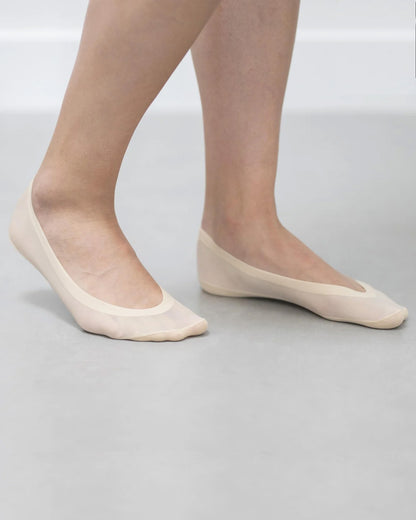 Bonnie Doon Sheer Liner - extra low-cut invisible socks / footies made of thin transparent material is finished with an ultra-flat seam on the top.