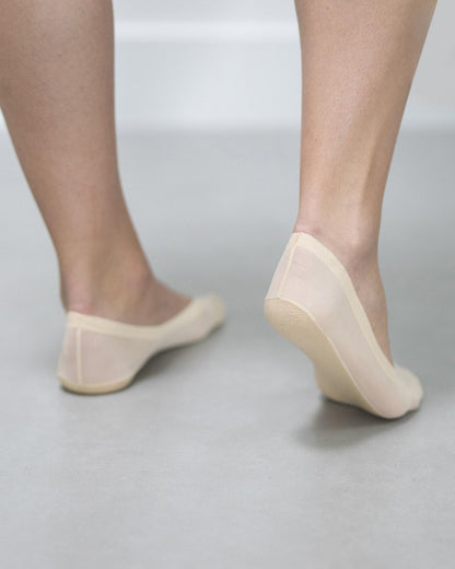 Bonnie Doon Sheer Liner - extra low-cut invisible socks / footies made of thin transparent material is finished with an ultra-flat seam on the top.