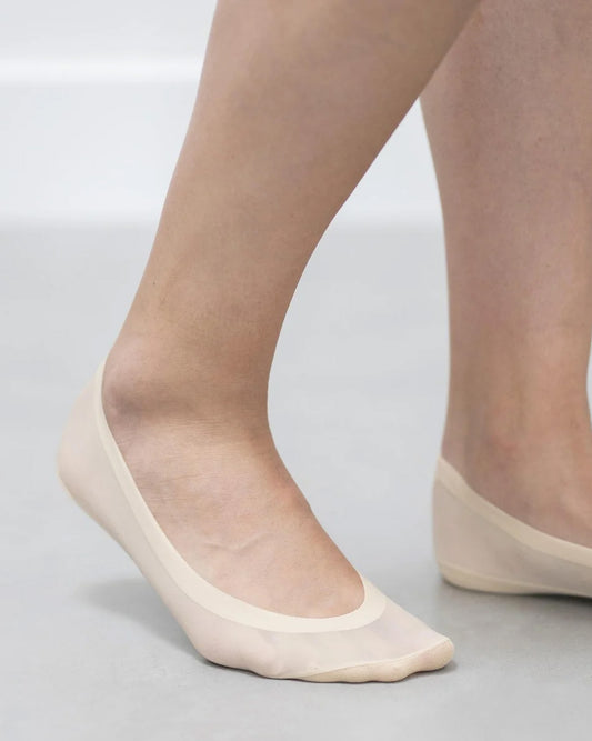 Bonnie Doon Sheer Liner - extra low-cut invisible socks / footies made of thin transparent material is finished with an ultra-flat seam on the top.