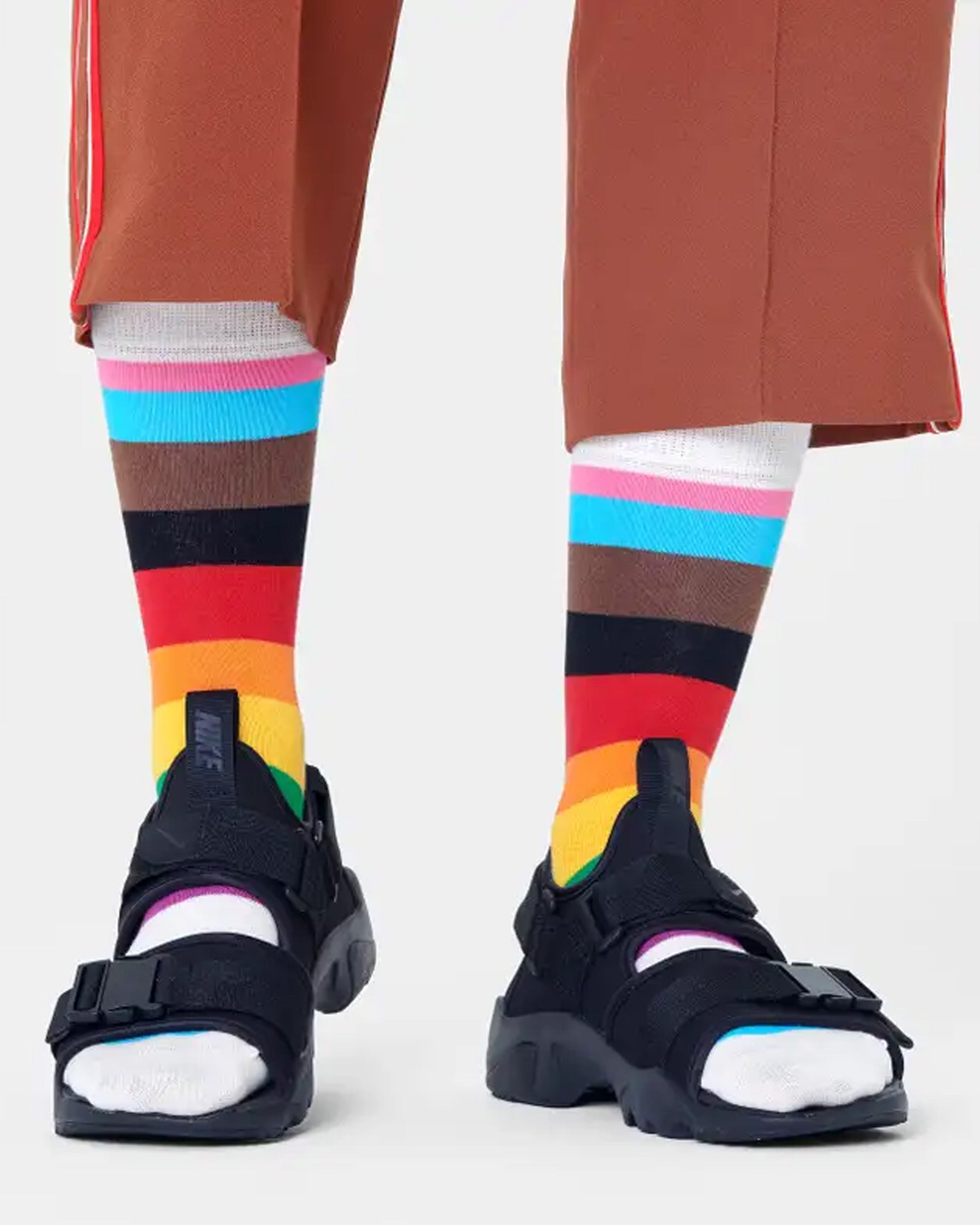 Happy Socks PRS01-0200 Pride Sock - Cream organic cotton crew length ankle socks with a horizontal LGBTQ+ rainbow stripe pattern. Worn with sandals and cropped pants.