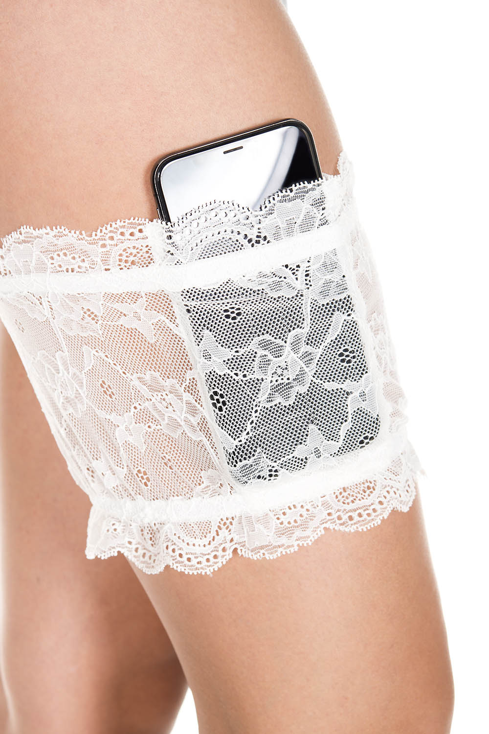 Music Legs 43004 Lace Garter Pocket - White floral lace thigh band (garter) with elasticated edge and a strip of silicone, 2 internal pockets, one pocket is perfect for storing your phone or insulin pump and the other for a key or money notes.
