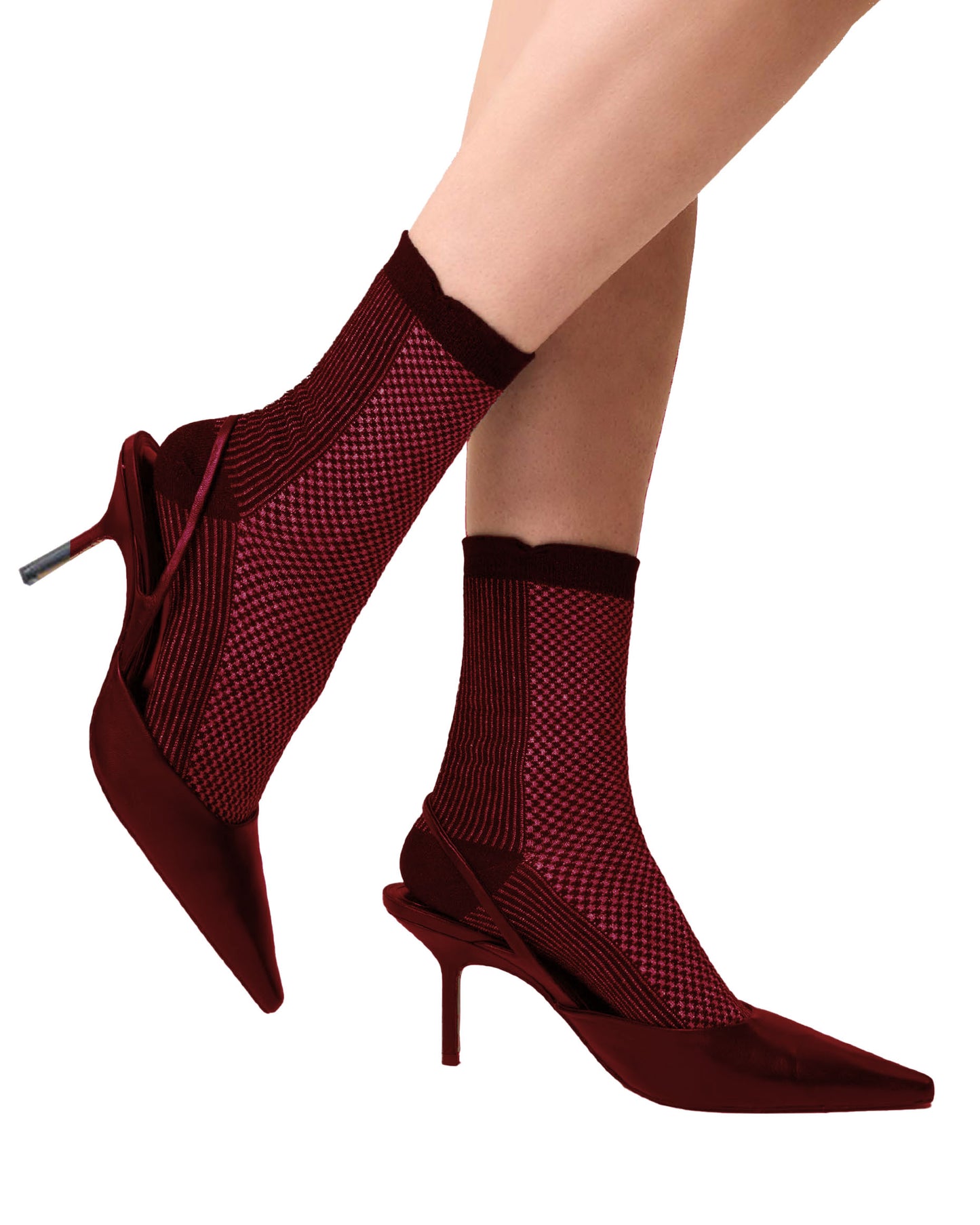 SiSi Tweed Calzino - Maroon / wine viscose mix ankle socks with black micro houndstooth pattern on the front and pinstripe on the back with sparkly lame' knitted throughout, comfort cuff with subtle gathering on the sides.