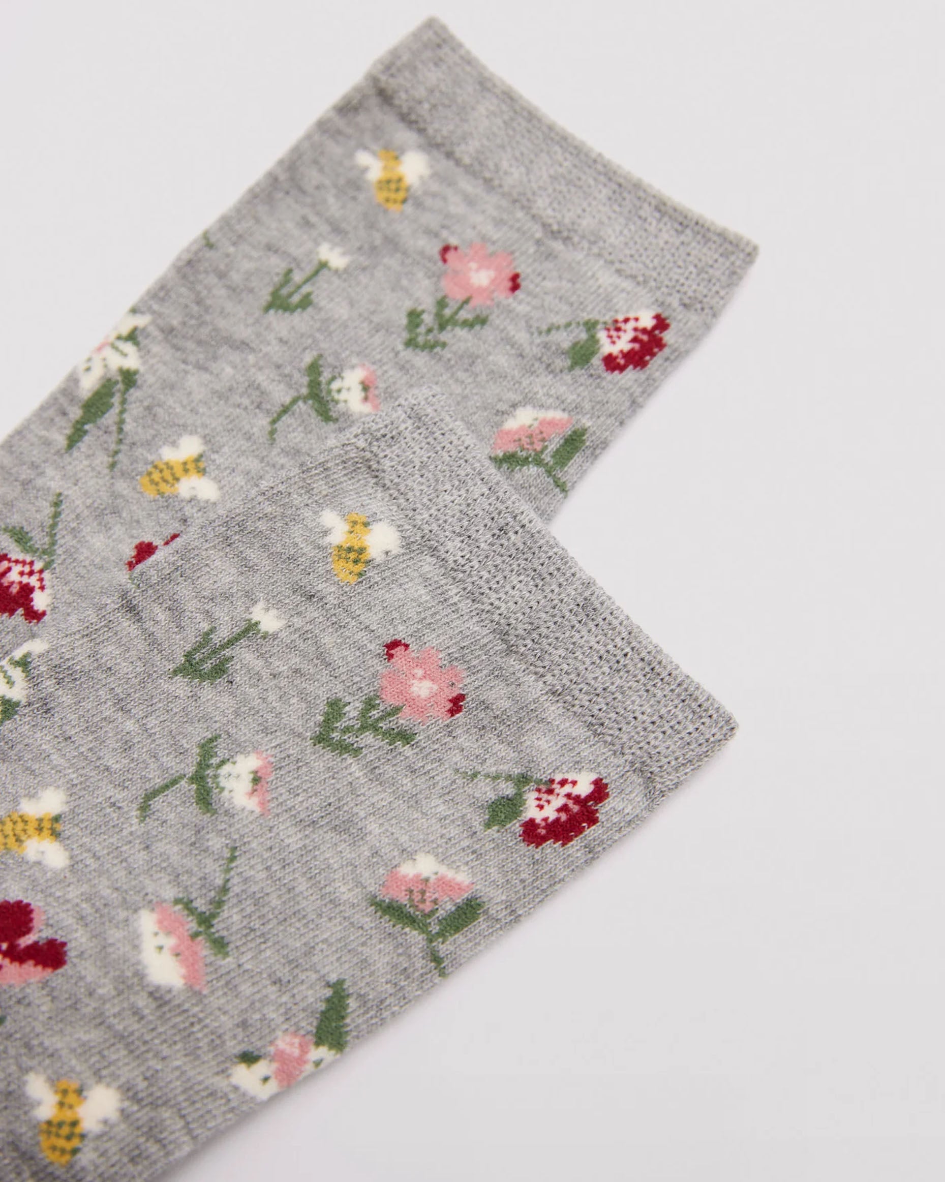 Ysabel Mora 12205 Flowers & Bees Sock - Light fleck grey crew length cotton ankle socks with an all over pattern of flowers and bumble bees and a plain elasticated cuff.
