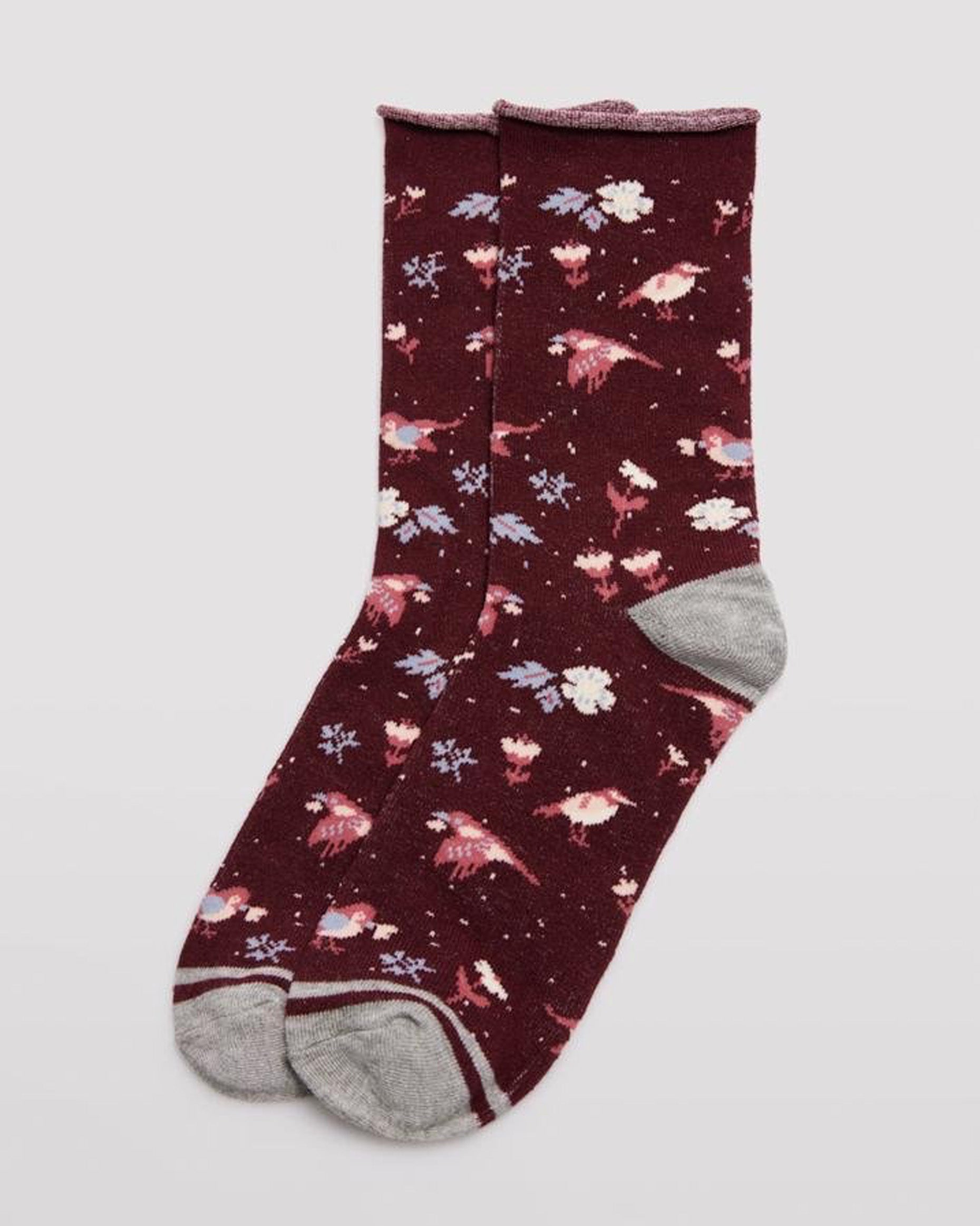 Ysabel Mora 12212 Birds & Flowers Socks - Wine crew length cotton ankle socks with an all over pattern of birds, flowers and spots in shades of dirty pink, pale blue and white with a soft roll top edge, light grey flat toe seam and shaped heel.