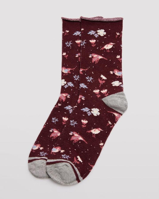 Ysabel Mora 12212 Birds & Flowers Socks - Wine crew length cotton ankle socks with an all over pattern of birds, flowers and spots in shades of dirty pink, pale blue and white with a soft roll top edge, light grey flat toe seam and shaped heel.