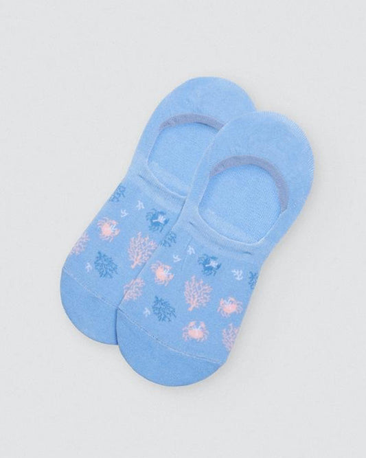 Ysabel Mora Crabs & Coral Shoe Liners - Light blue cotton no show shoe liner sock with crabs and coral pattern in pale pink/peach and blue and three strips of silicone on the heel.