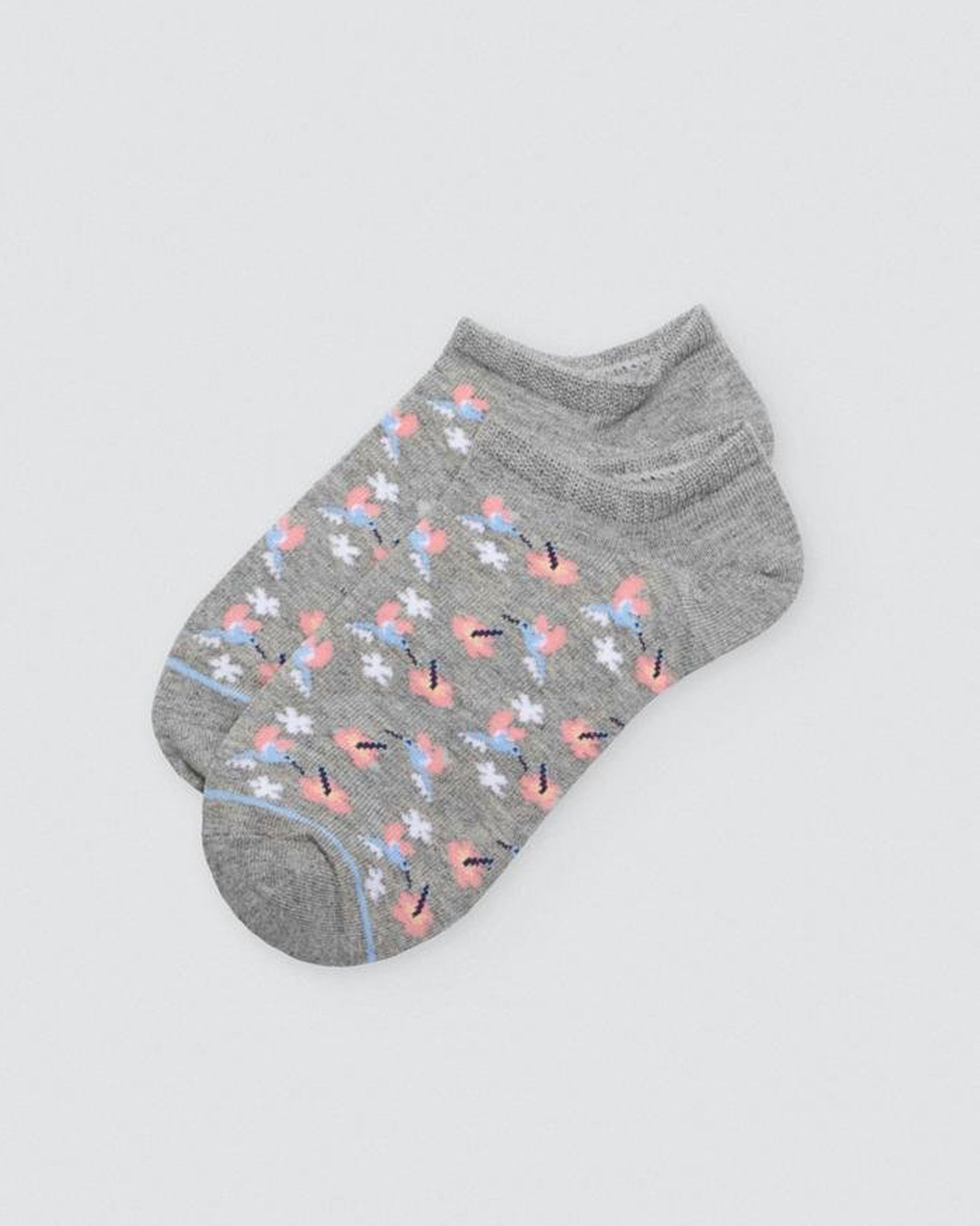 Ysabel Mora 12245 Hummingbird Sock - Light fleck grey low ankle cotton socks with hummingbirds and flowers pattern.