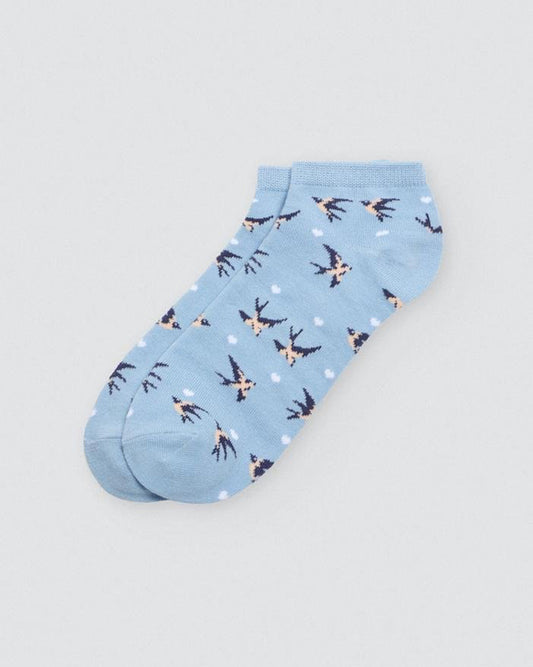 Ysabel Mora 12252 Swallow Sock - Light blue low ankle cotton socks with flying swallow birds and hearts pattern.