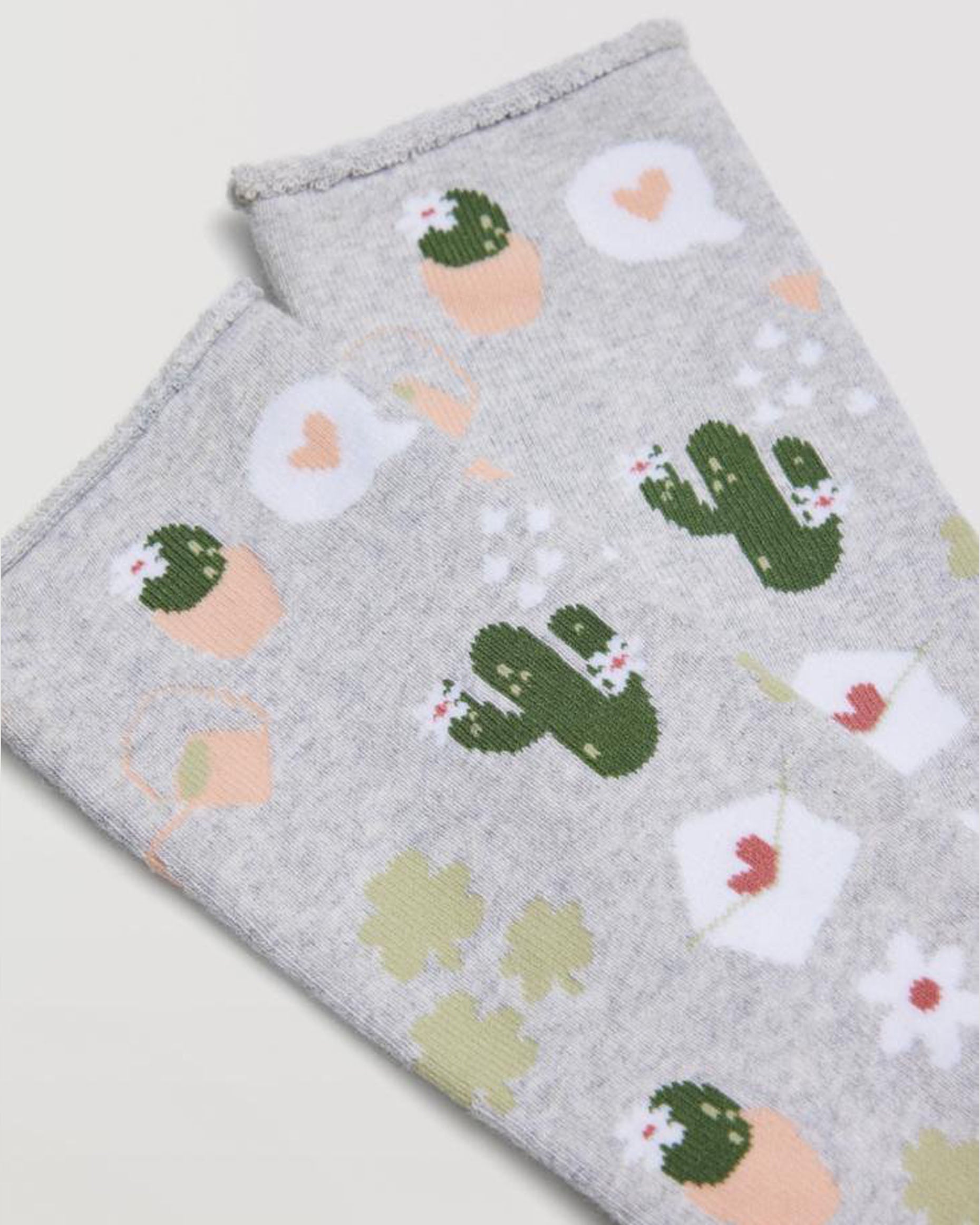Ysabel Mora 12885 Gardener Sock - Light grey cotton thermal socks with a terry lining and all over gardener themed pattern in shades of green, pink, peach and white, shaped heel and no cuff comfort top.