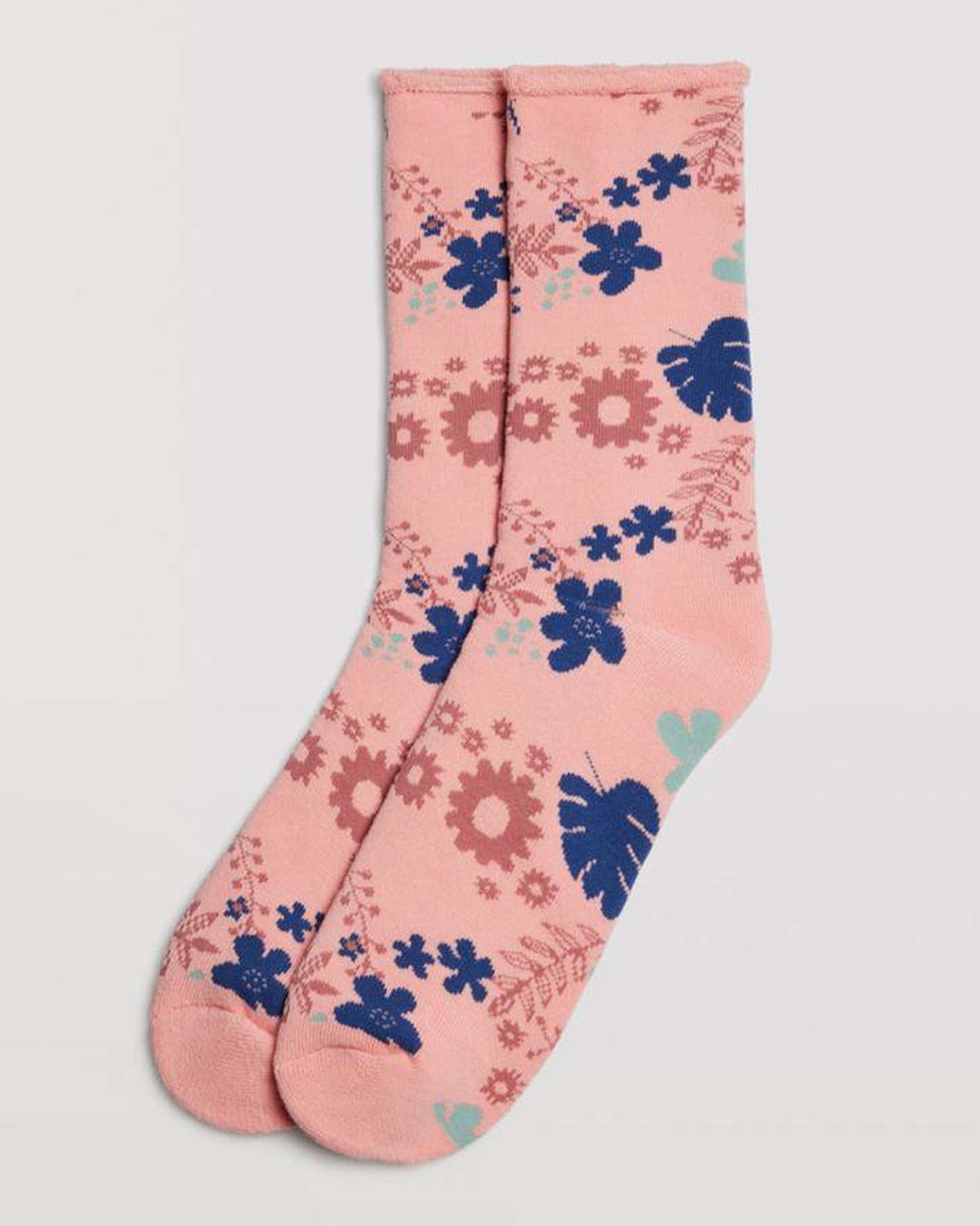 Ysabel Mora 12886 Flower Thermal Socks - Terry lined warm pale pink cotton thermal socks with a floral and leaf pattern in terracotta pink and navy blue, shaped heel and no cuff comfort top.