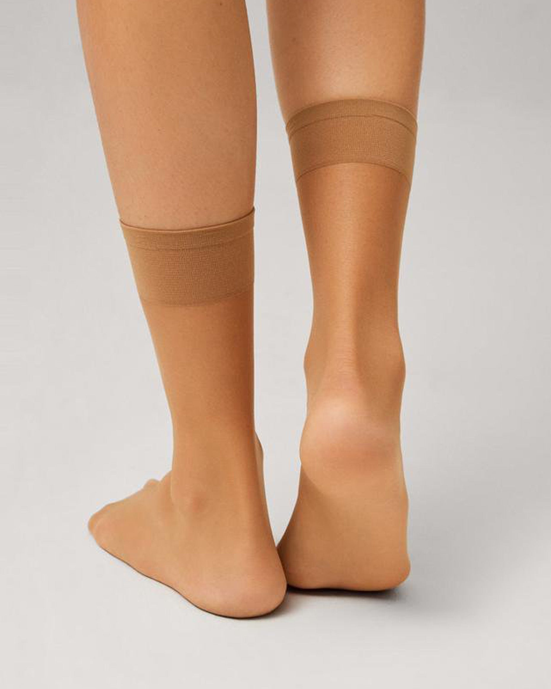 Ysabel Mora 18115 Tobillero 3/4 Sock - Sheer natural tan calf length sock with invisible toe and deep anti-pressure comfort cuff.