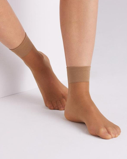 Ysabel Mora - 18120 Tobillero 15 - Beige/tan classic sheer ankle socks with deep elasticated cuff.