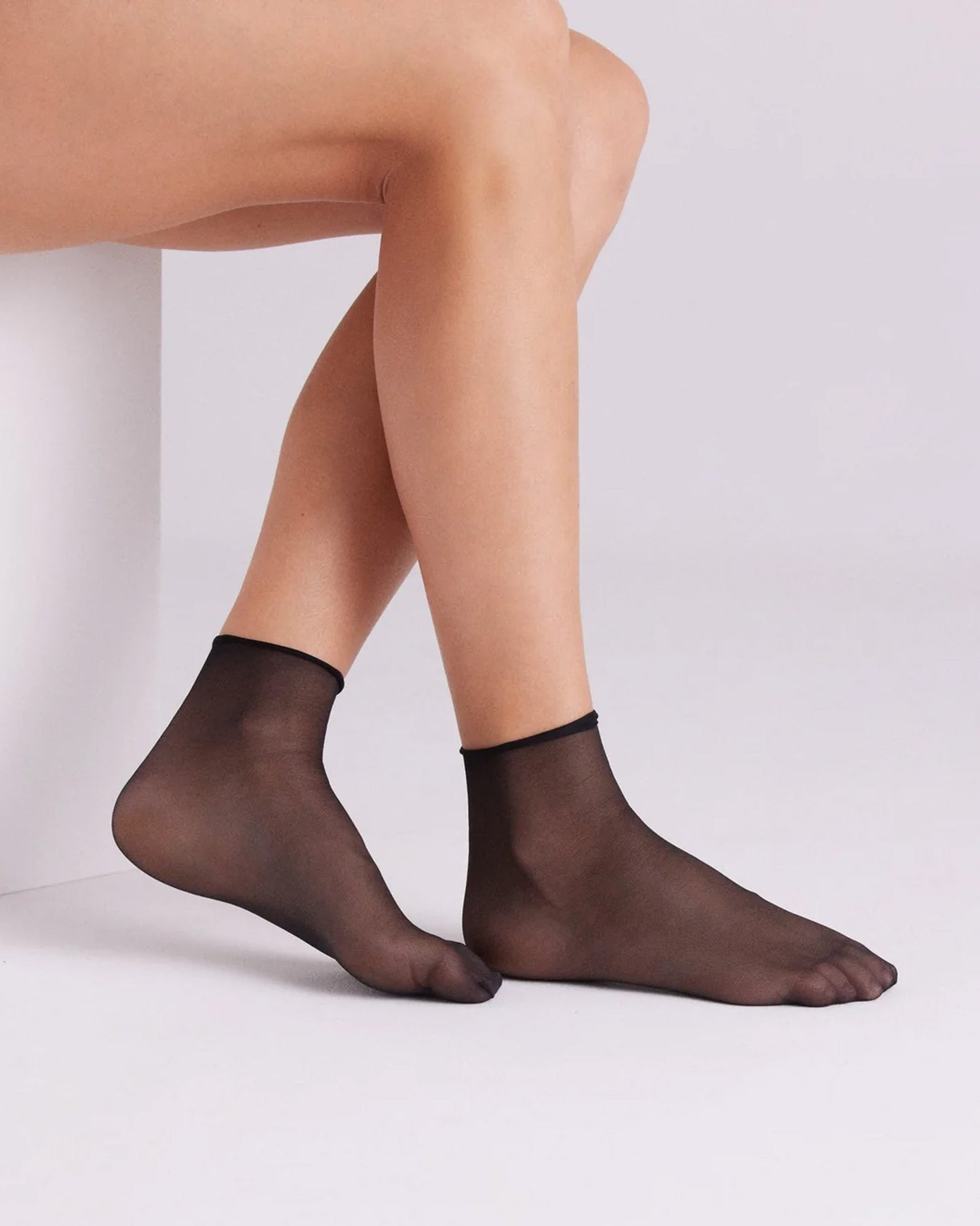 Ysabel Mora 18123 No Cuff Socks - Sheer black ankle socks with a soft roll top, perfect for those that suffer from swollen ankles as there is no elasticated cuff. Side view.