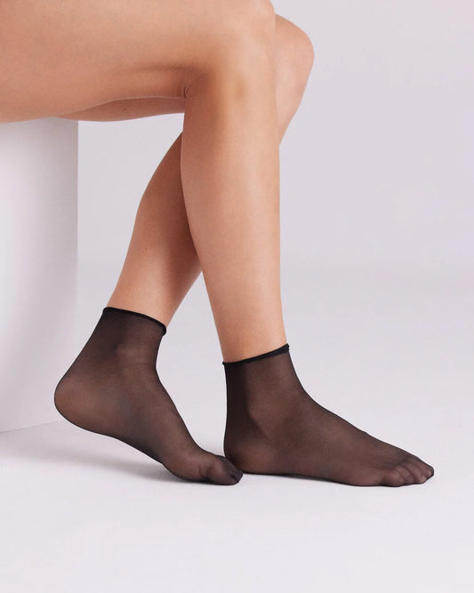 Ysabel Mora 18123 No Cuff Socks - Sheer black ankle socks with a soft roll top, perfect for those that suffer from swollen ankles as there is no elasticated cuff. Side view.