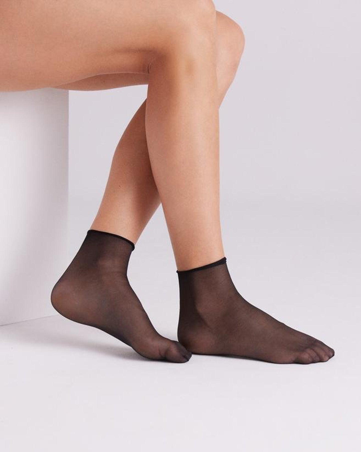 Ysabel Mora: 18123 Tobillero 10 Sin Puno - 10 denier sheer black no cuff ankle socks.