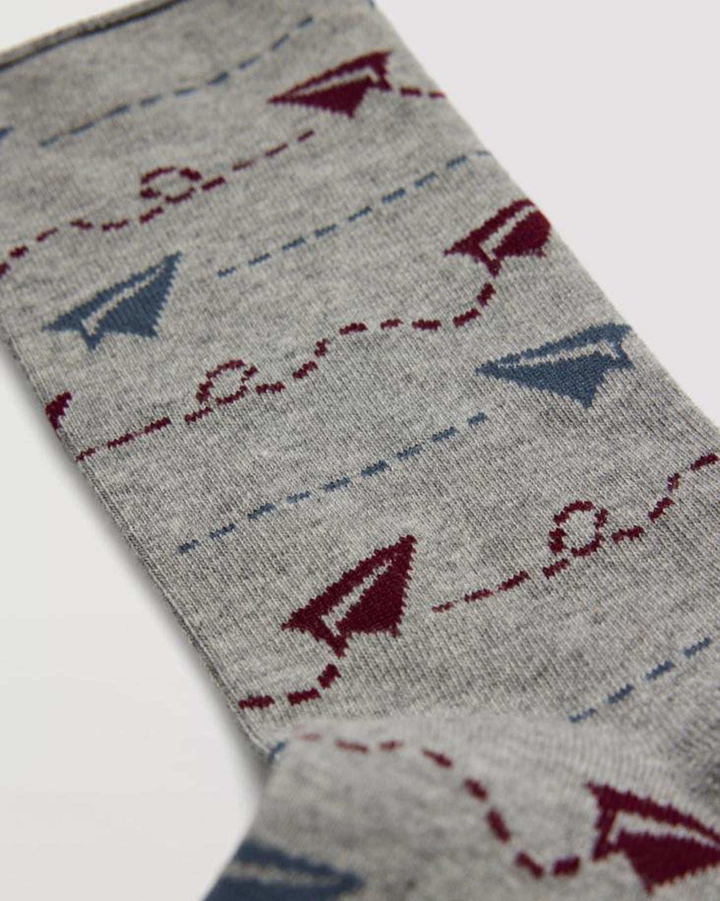 Ysabel Mora 22881 Paper Planes Sock - Light grey men's cotton mix crew length ankle socks with flying paper plains pattern in wine and denim blue and no cuff comfort cuff.