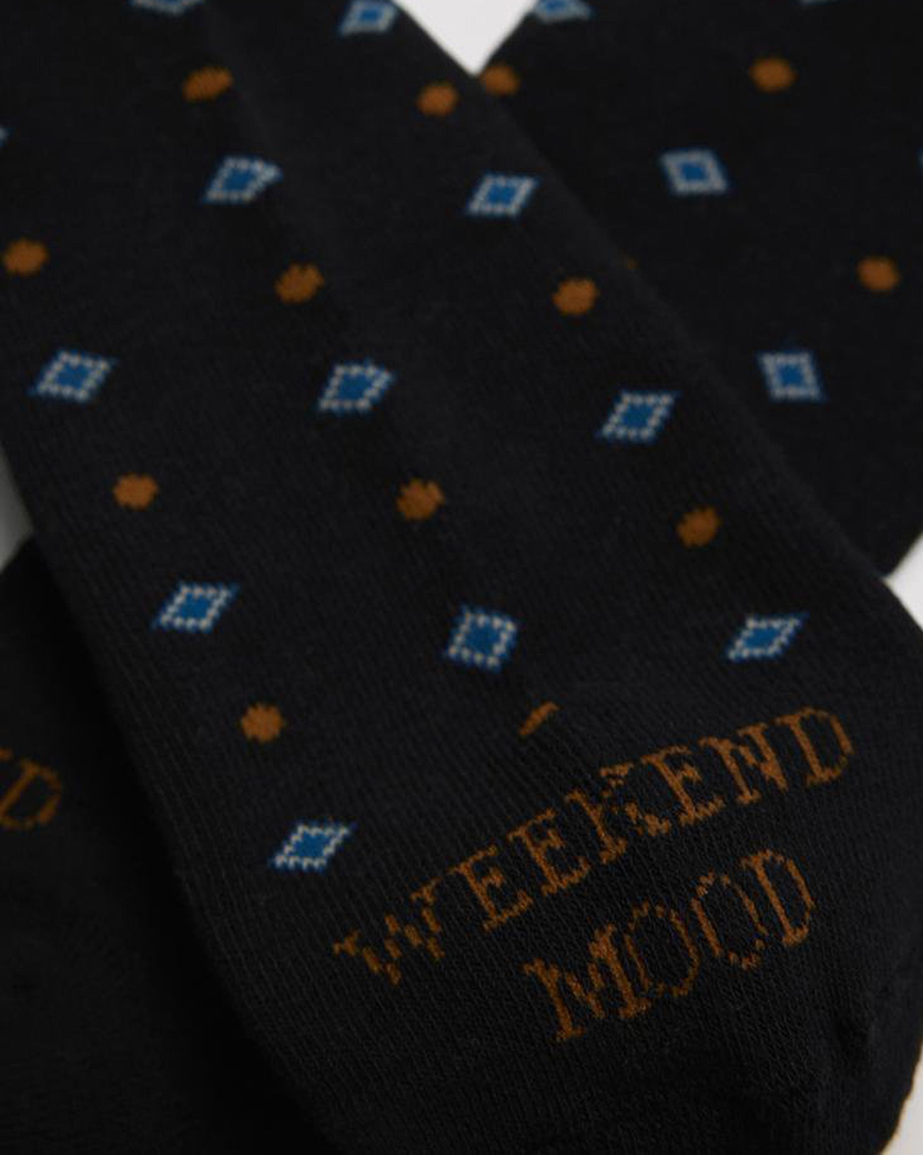 Ysabel Mora 22883 Weekend Mood Socks - Thick and warm black terry lined cotton mix crew length ankle socks with a spot and diamond pattern in rust and blue with the text "weekend mood" on the toe