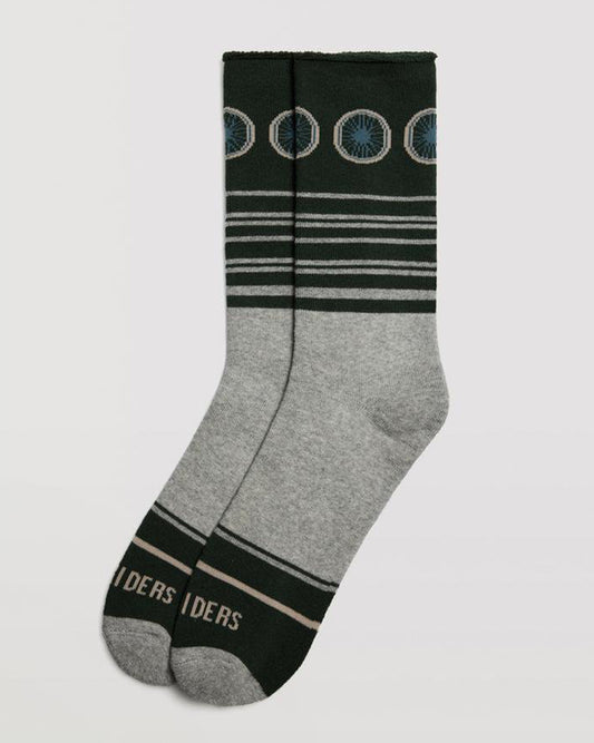Ysabel Mora 22887 Bike Riders Club Sock - Light grey men's thick and warm terry lined thermal cotton no cuff ankle socks with a dark green top with bicycle wheels around the cuff and light grey stripes on the ankle and the text "bike riders club" on the toe.